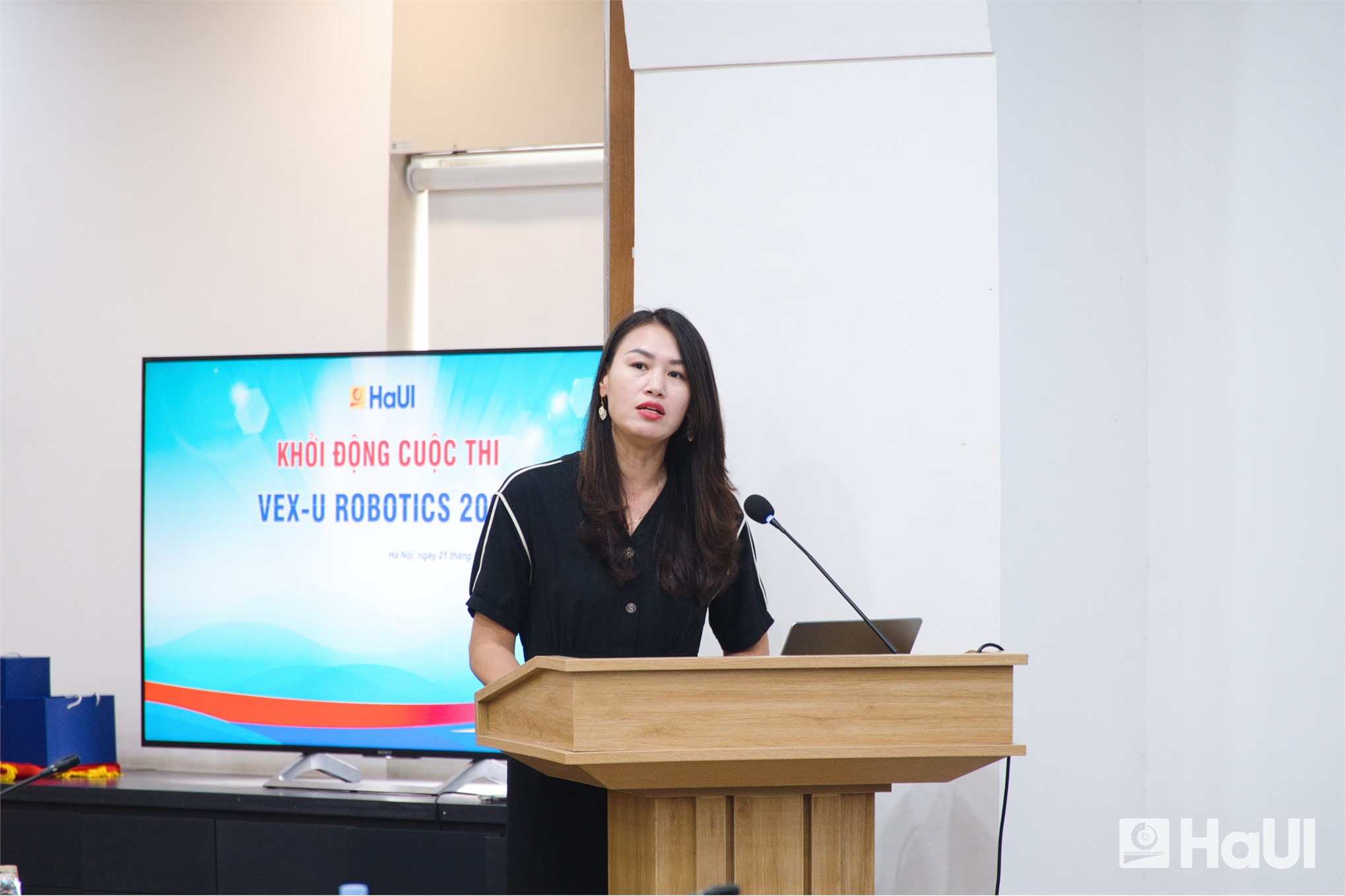 HaUI khởi động VEX-U 2025: Nơi tài năng và đam mê robot của sinh viên vươn ra thế giới