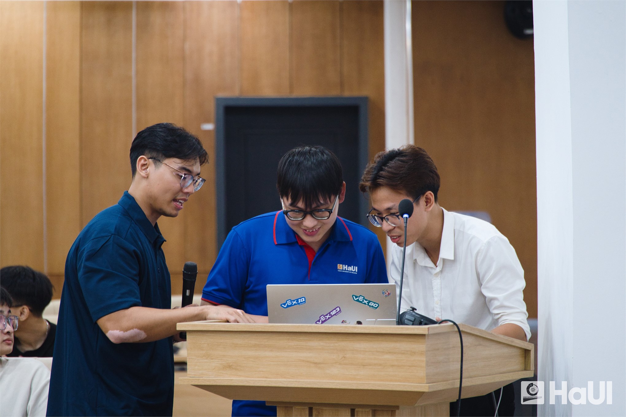 HaUI khởi động VEX-U 2025: Nơi tài năng và đam mê robot của sinh viên vươn ra thế giới