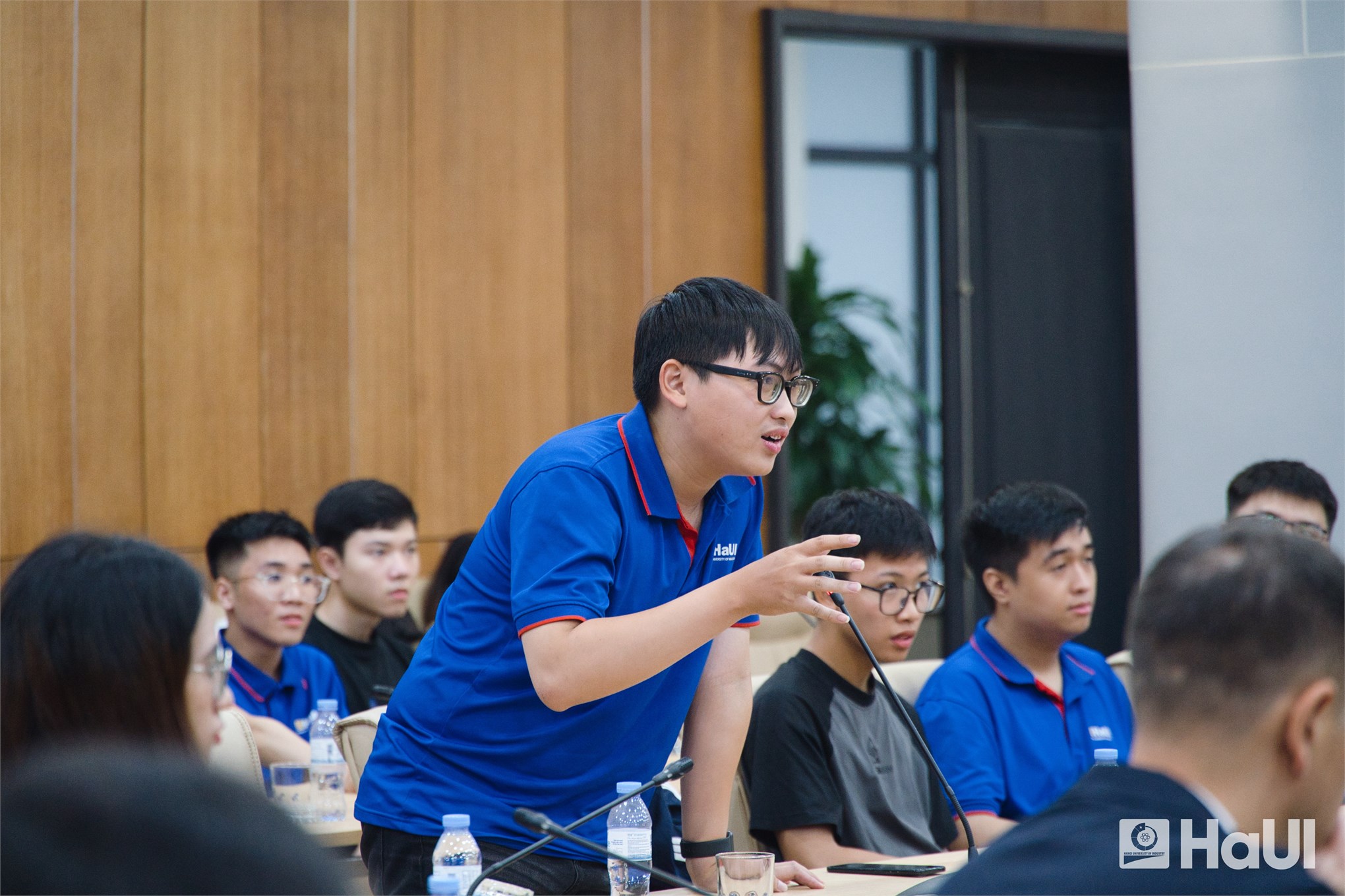 HaUI khởi động VEX-U 2025: Nơi tài năng và đam mê robot của sinh viên vươn ra thế giới