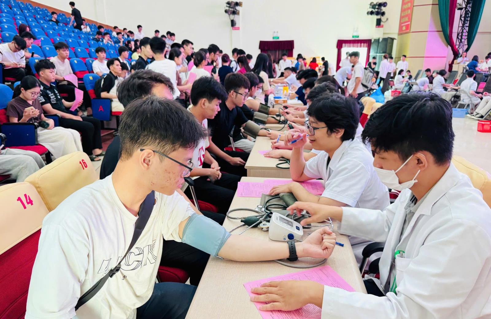 [chuthapdoninhbinh] Lan tỏa nghĩa cử cao đẹp tại Ngày hội hiến máu “Cầu vồng nhân ái” năm 2025