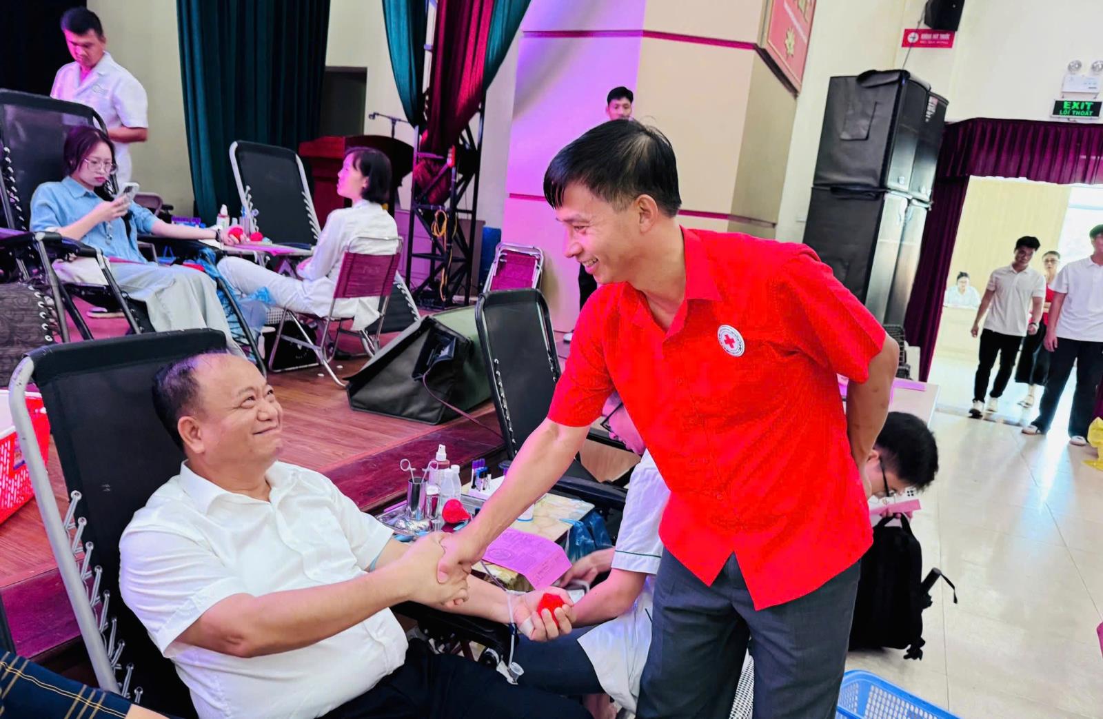 [chuthapdoninhbinh] Lan tỏa nghĩa cử cao đẹp tại Ngày hội hiến máu “Cầu vồng nhân ái” năm 2025