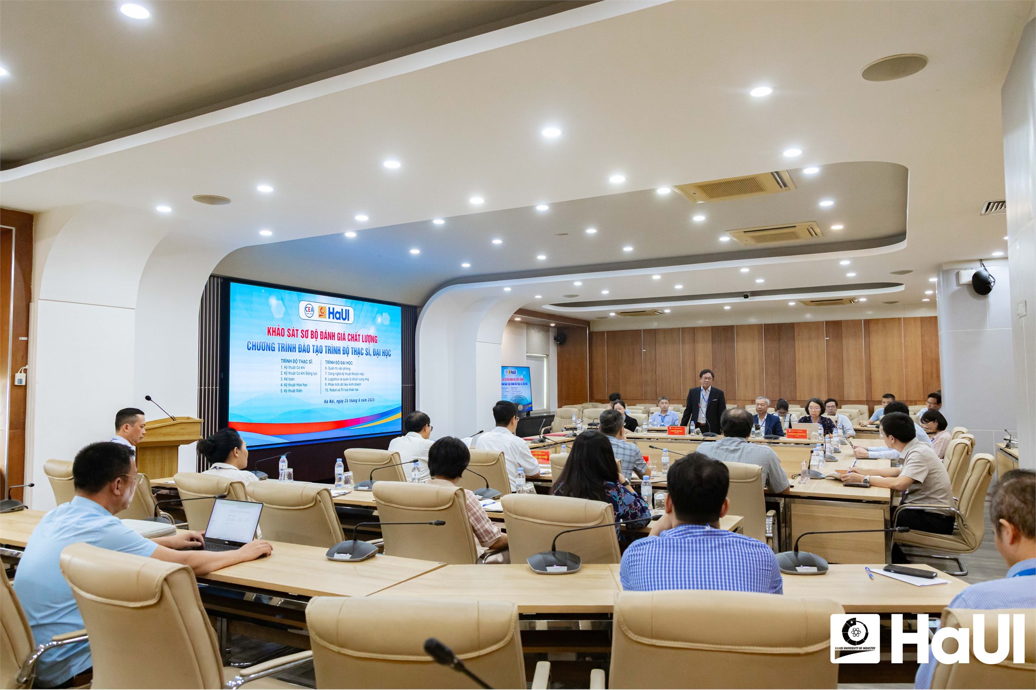 HaUI tổ chức khảo sát, đánh giá 10 chương trình đào tạo