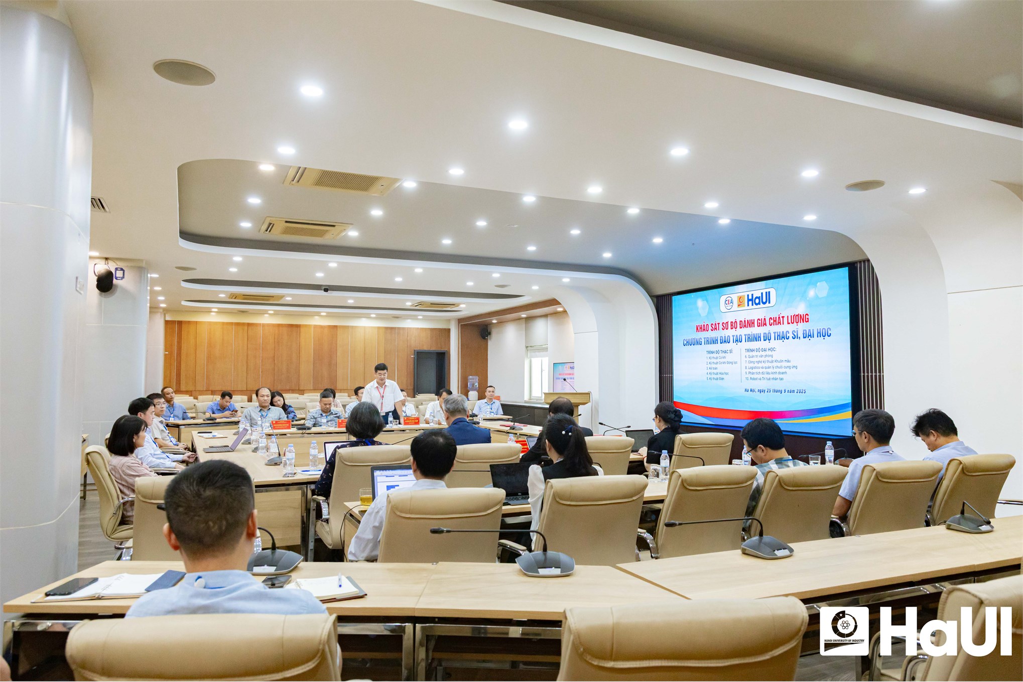 HaUI tổ chức khảo sát, đánh giá 10 chương trình đào tạo