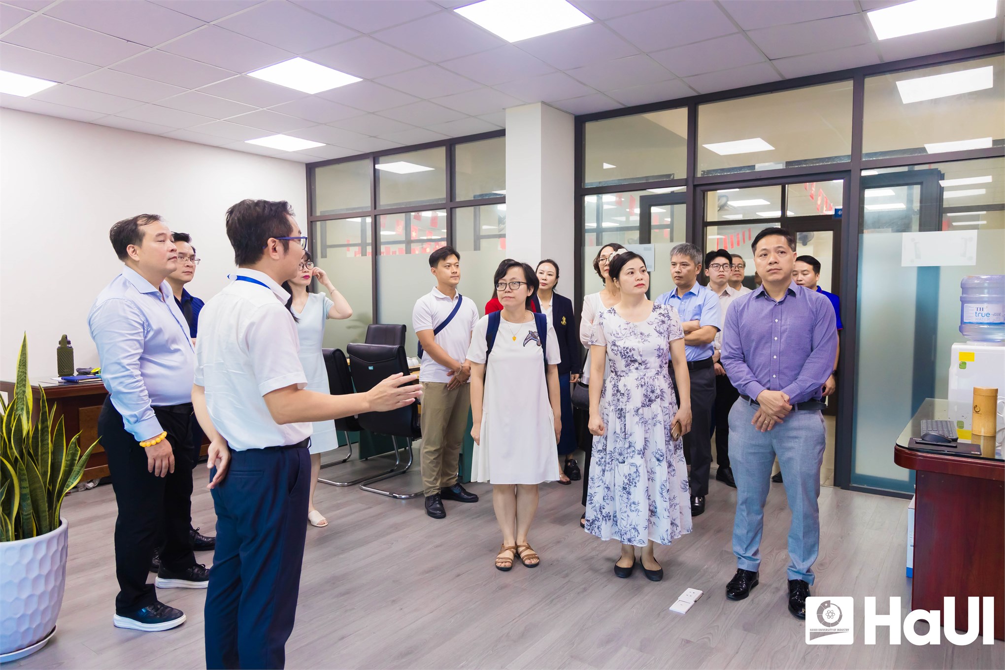 Kết nối phát triển đại học số: HaUI và Trường Đại học Luật, Đại học Quốc gia Hà Nội quyết tâm đột phá, chuyển đổi số toàn diện