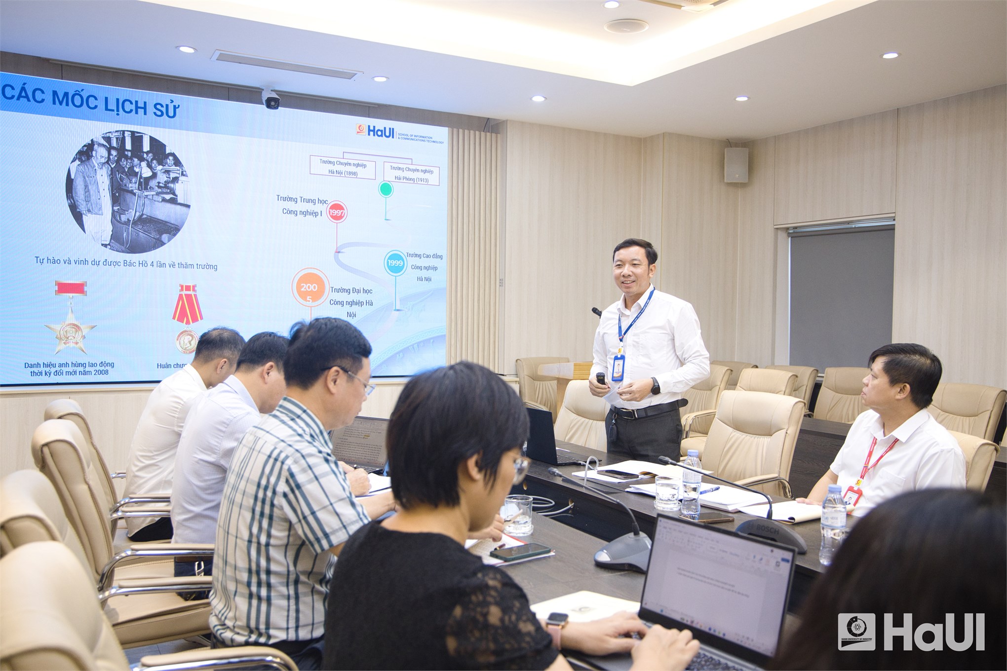 HaUI làm việc với đoàn khảo sát Ban Tuyên giáo và Dân vận Trung ương: Đối thoại chiến lược về đào tạo nhân lực cho kỷ nguyên số