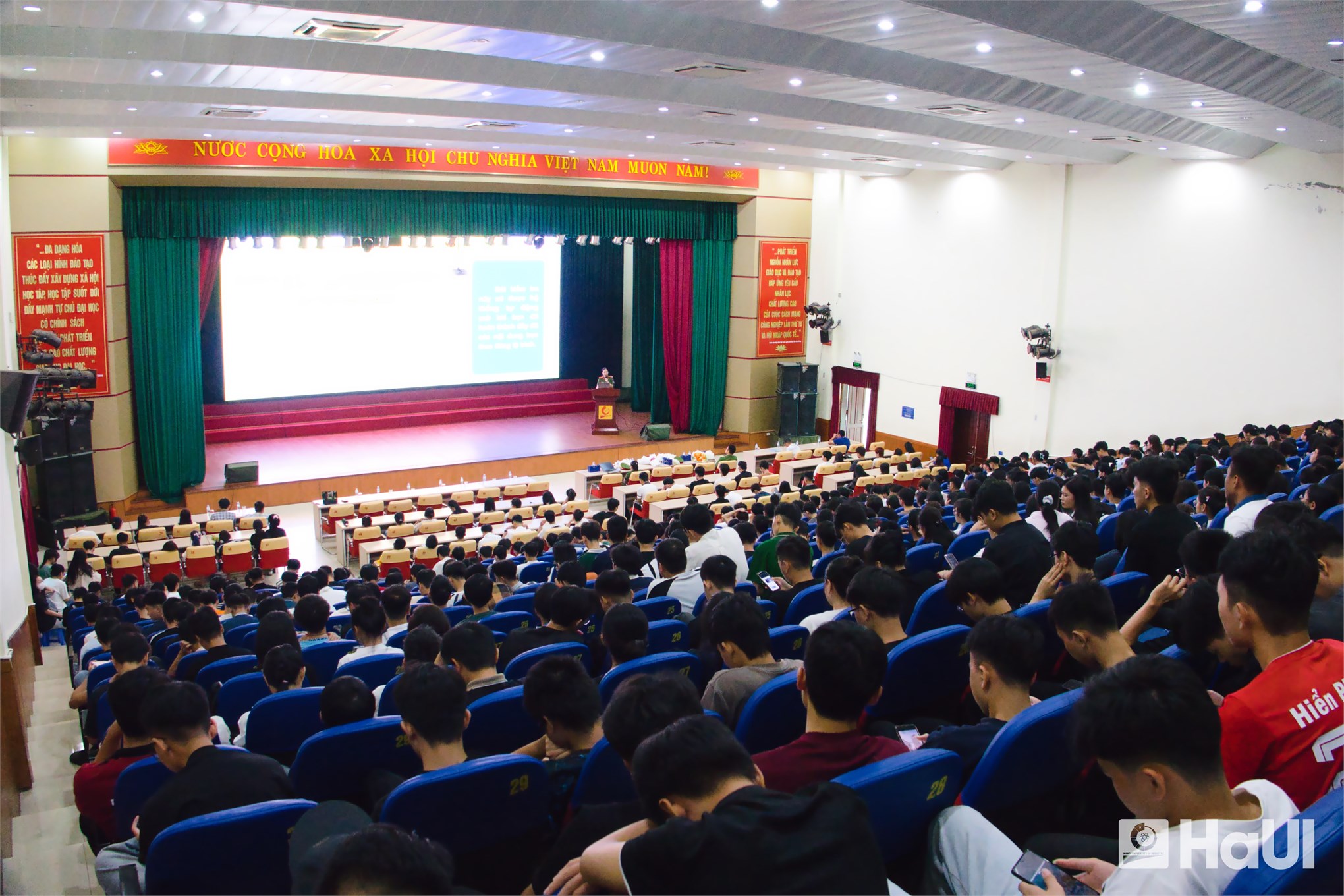 Lan tỏa tinh thần thượng tôn pháp luật trong cộng đồng HaUI