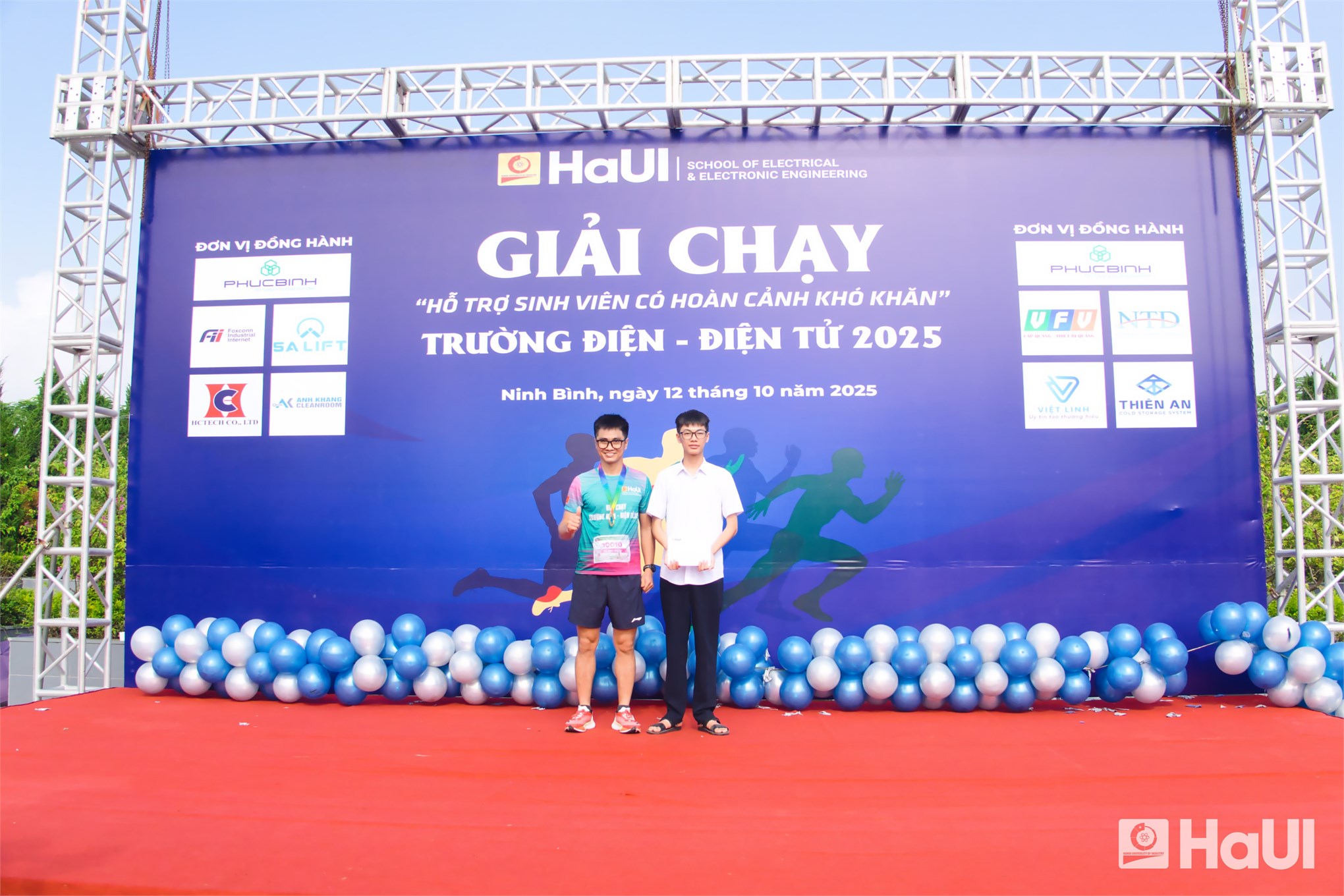 Giải chạy `Hỗ trợ sinh viên có hoàn cảnh khó khăn` năm 2025 ghi dấu ấn nhân văn sâu đậm