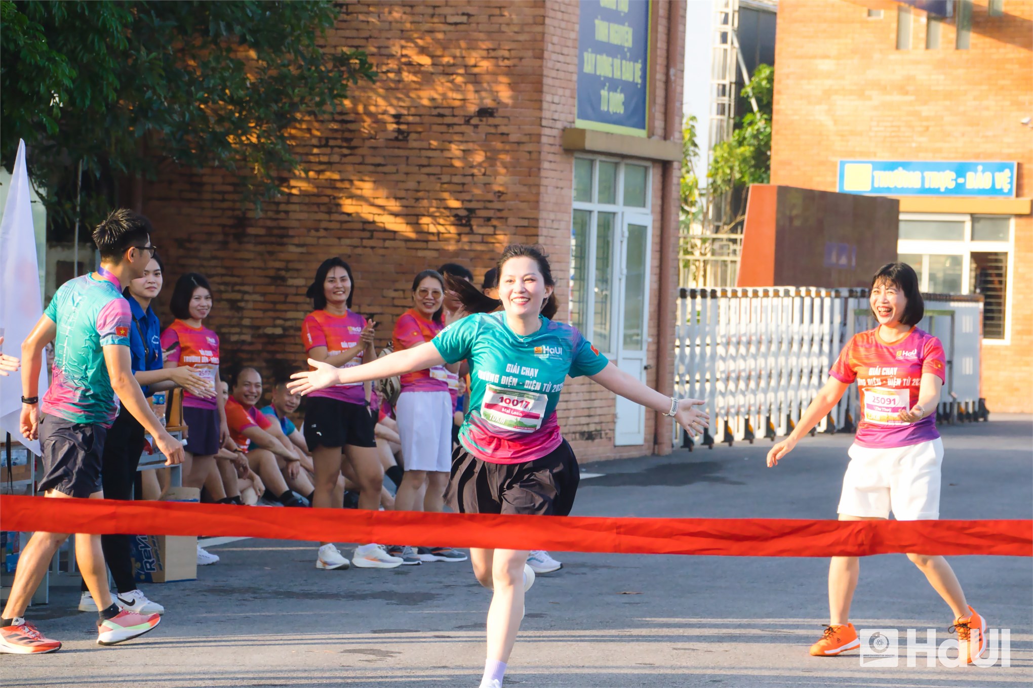 Giải chạy `Hỗ trợ sinh viên có hoàn cảnh khó khăn` năm 2025 ghi dấu ấn nhân văn sâu đậm