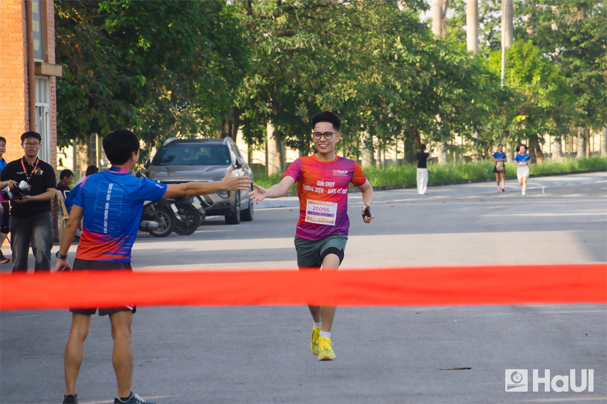 Giải chạy `Hỗ trợ sinh viên có hoàn cảnh khó khăn` năm 2025 ghi dấu ấn nhân văn sâu đậm