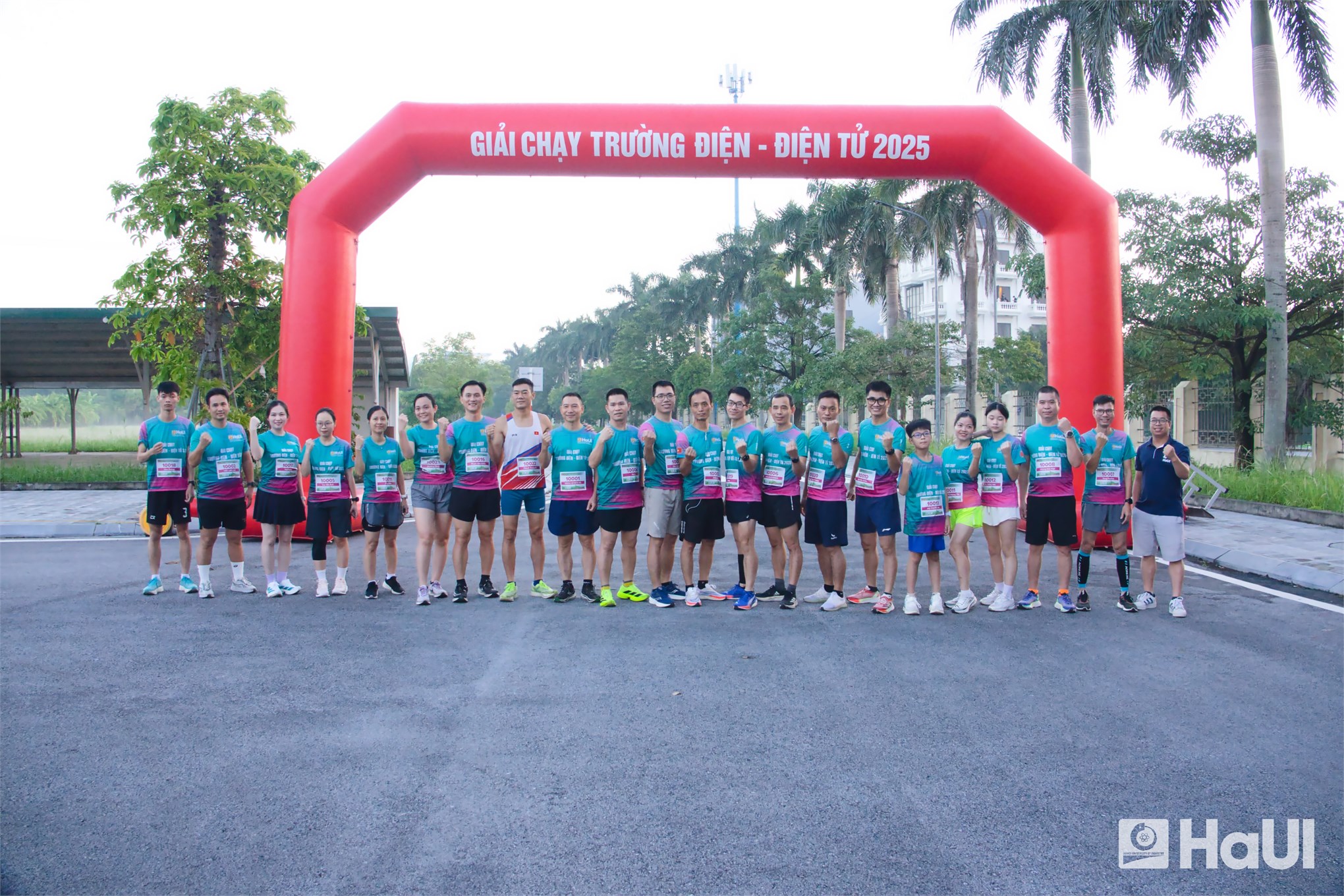 Giải chạy `Hỗ trợ sinh viên có hoàn cảnh khó khăn` năm 2025 ghi dấu ấn nhân văn sâu đậm