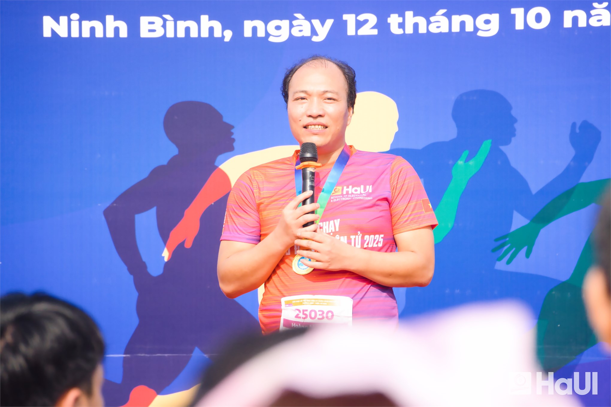 Giải chạy `Hỗ trợ sinh viên có hoàn cảnh khó khăn` năm 2025 ghi dấu ấn nhân văn sâu đậm