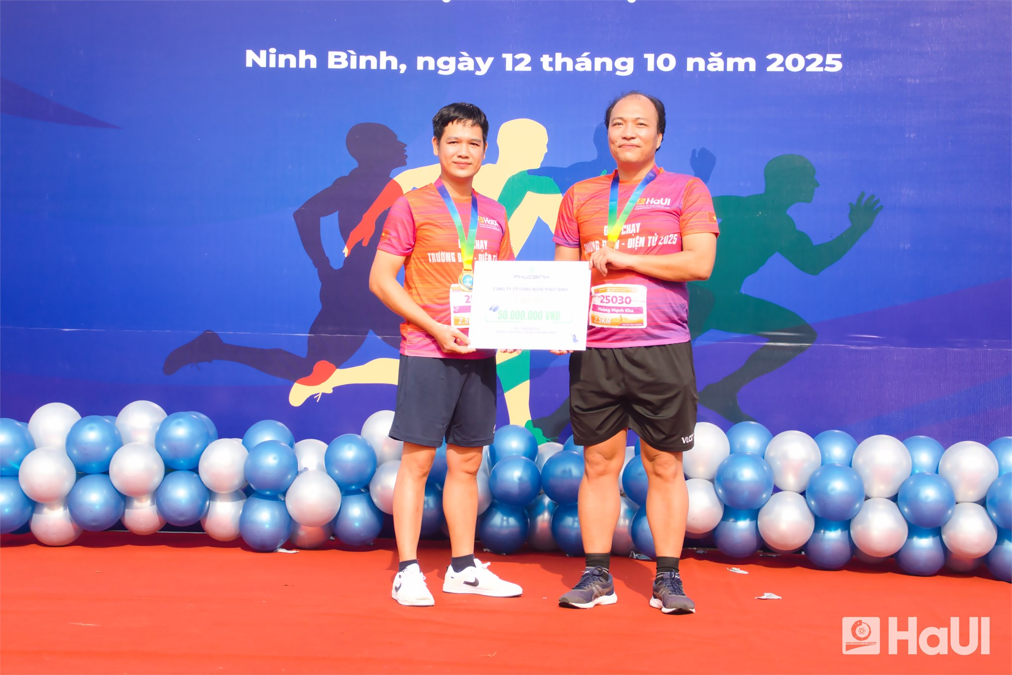 Giải chạy `Hỗ trợ sinh viên có hoàn cảnh khó khăn` năm 2025 ghi dấu ấn nhân văn sâu đậm