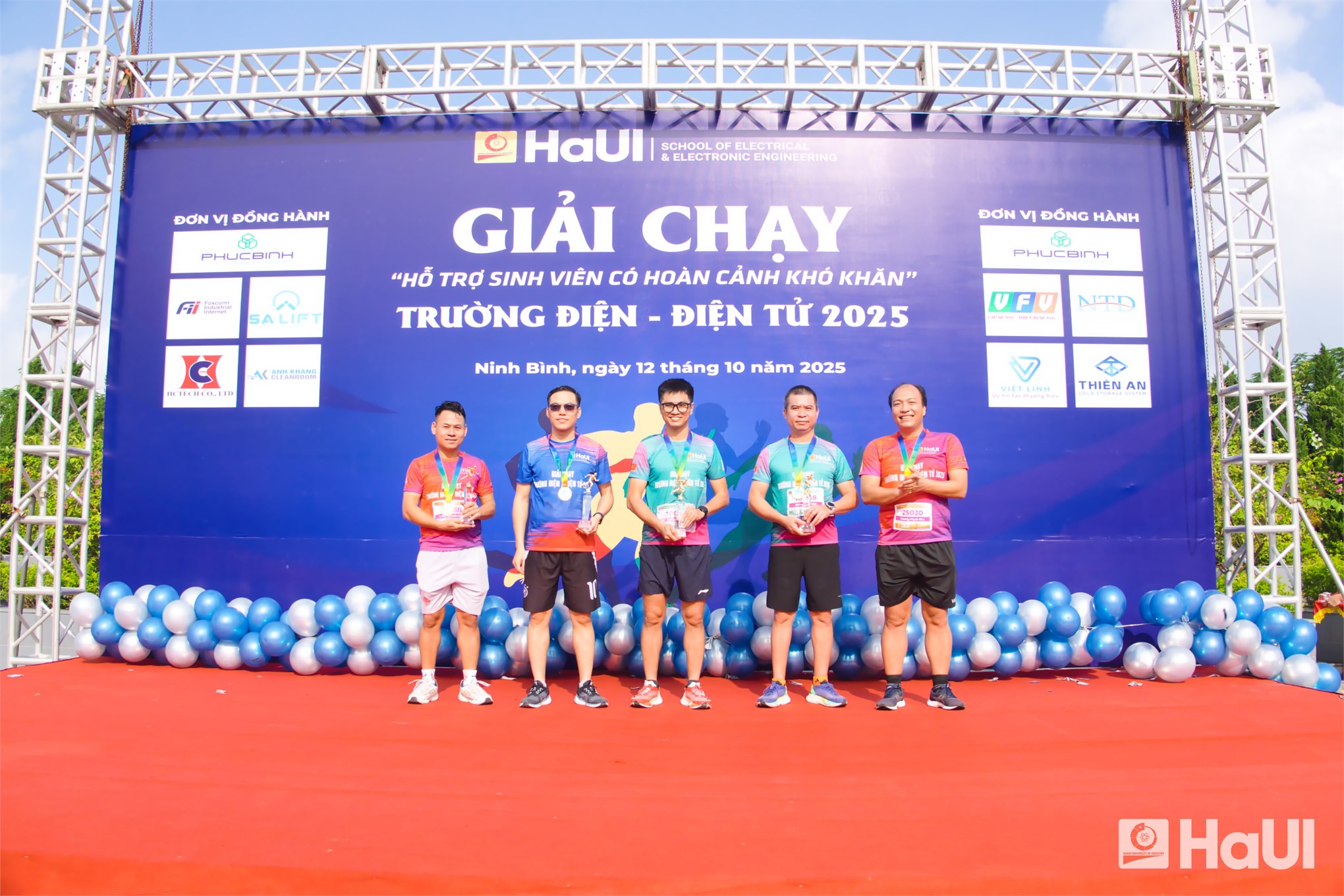 Giải chạy `Hỗ trợ sinh viên có hoàn cảnh khó khăn` năm 2025 ghi dấu ấn nhân văn sâu đậm