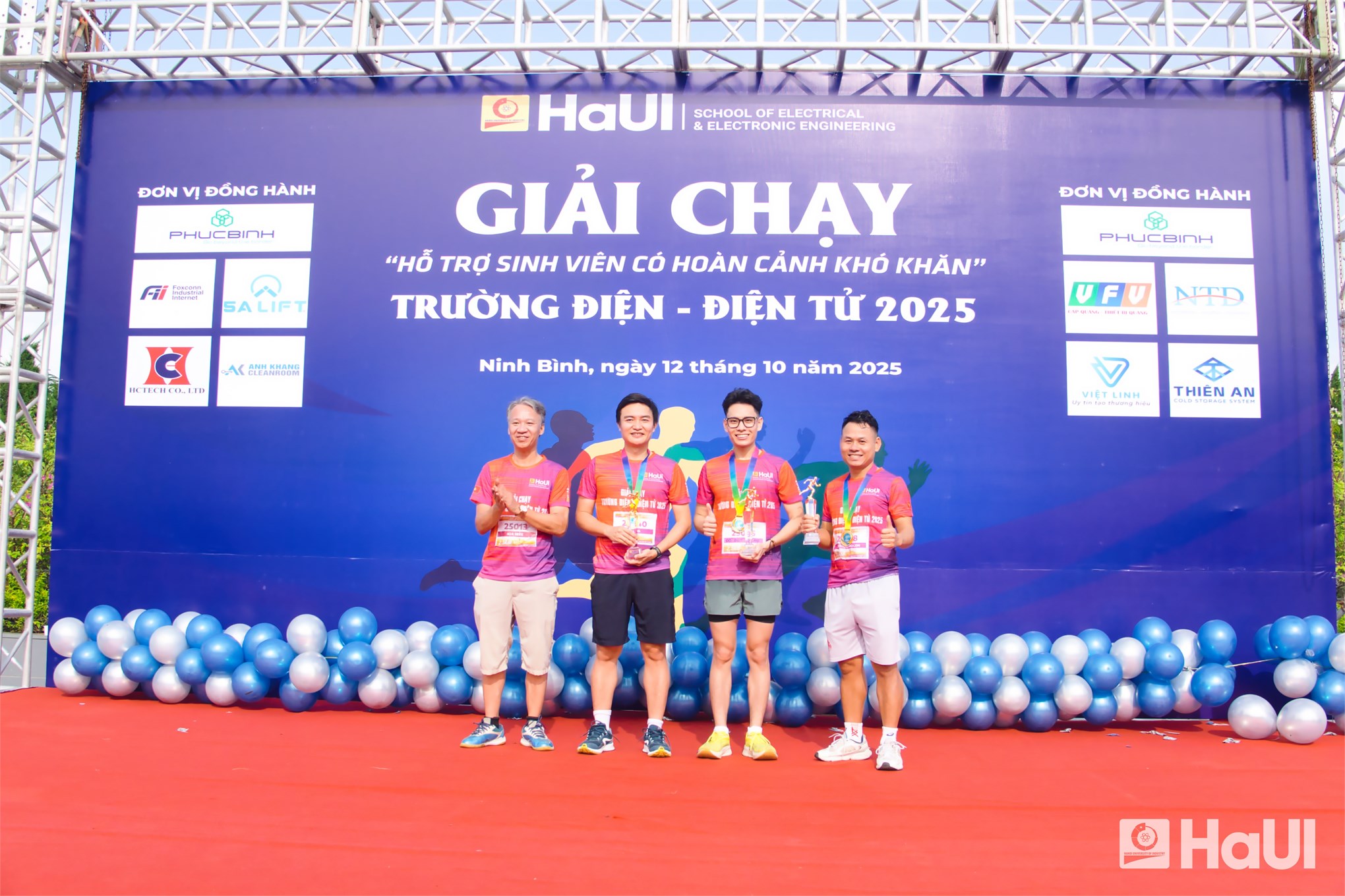 Giải chạy `Hỗ trợ sinh viên có hoàn cảnh khó khăn` năm 2025 ghi dấu ấn nhân văn sâu đậm