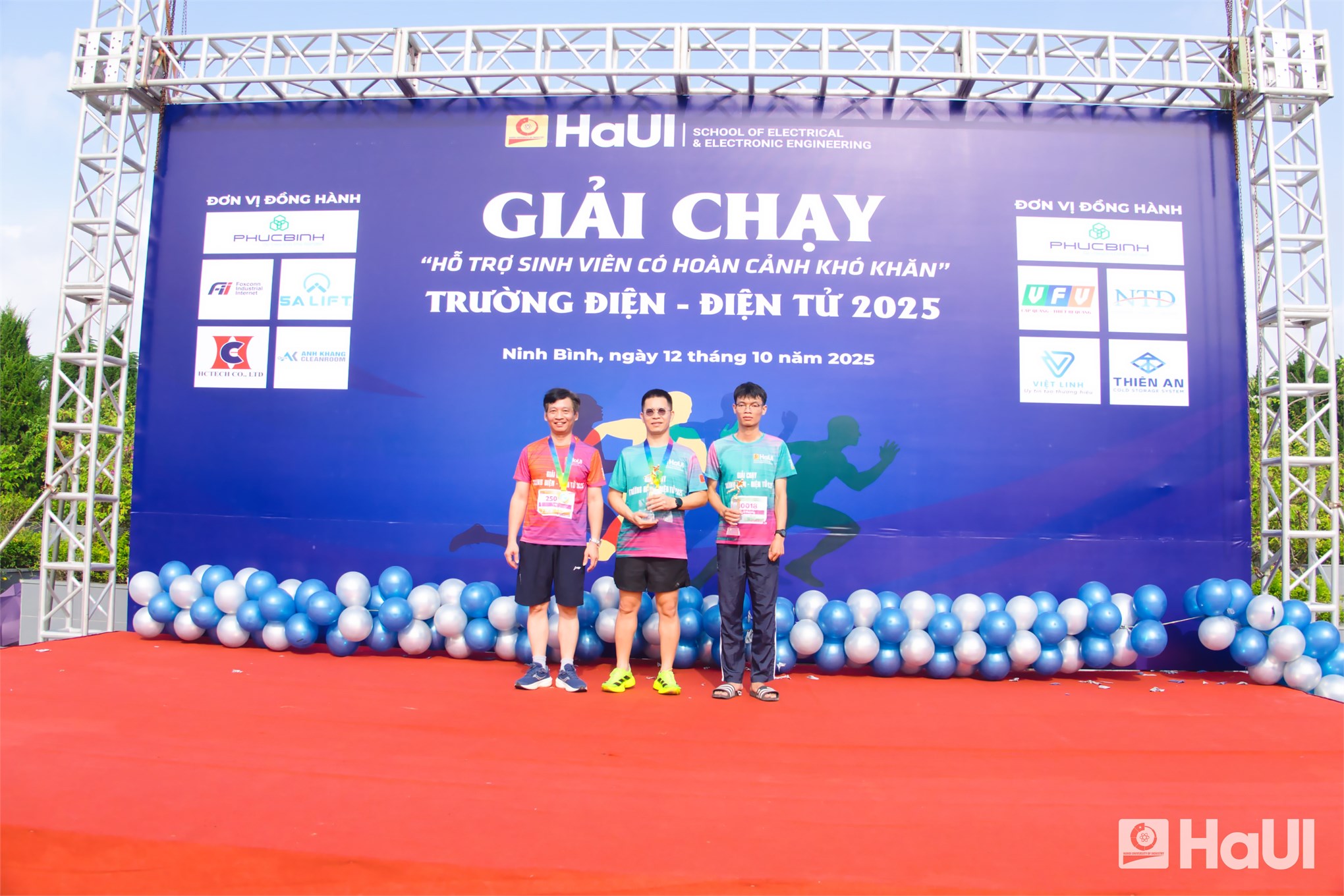 Giải chạy `Hỗ trợ sinh viên có hoàn cảnh khó khăn` năm 2025 ghi dấu ấn nhân văn sâu đậm