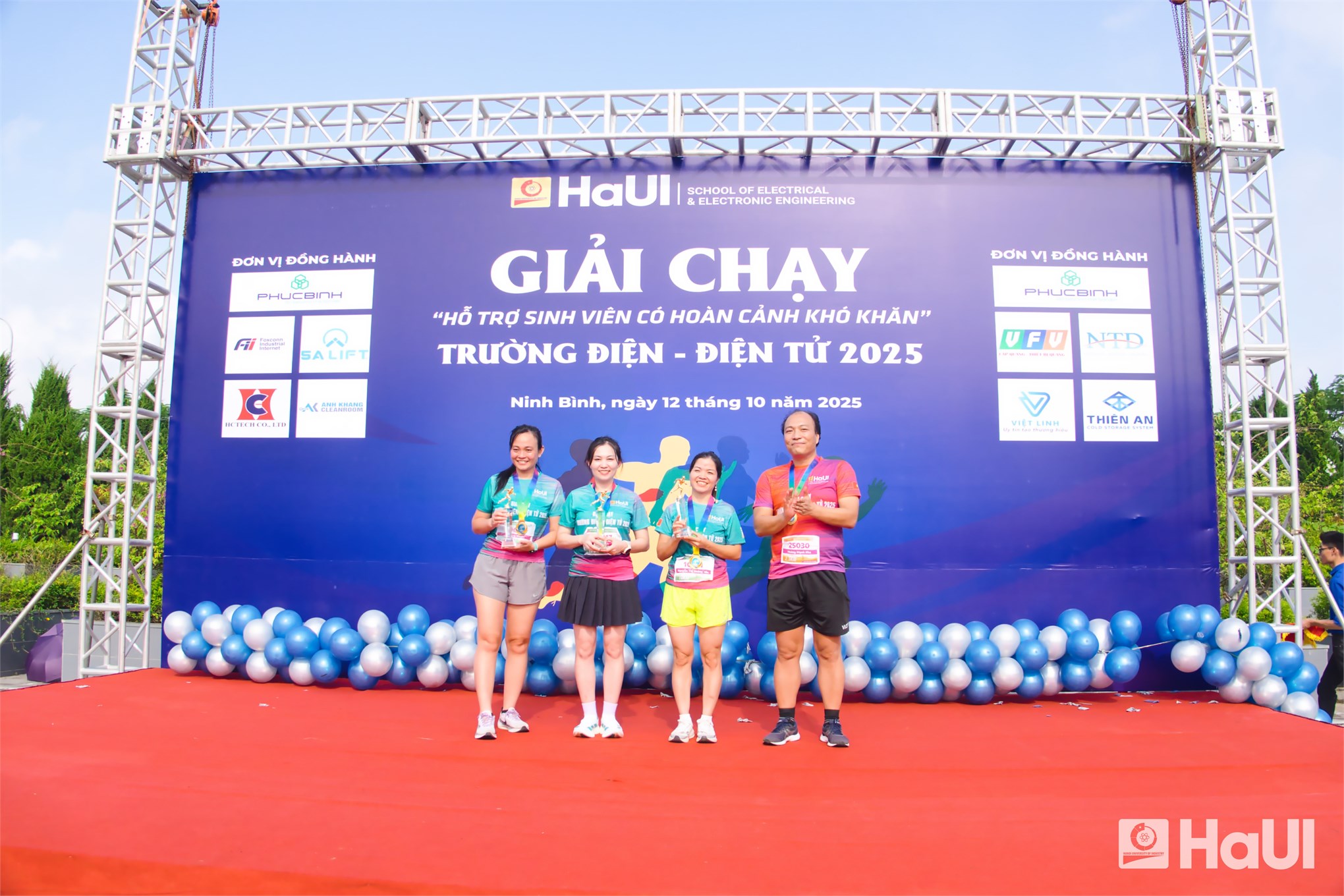 Giải chạy `Hỗ trợ sinh viên có hoàn cảnh khó khăn` năm 2025 ghi dấu ấn nhân văn sâu đậm