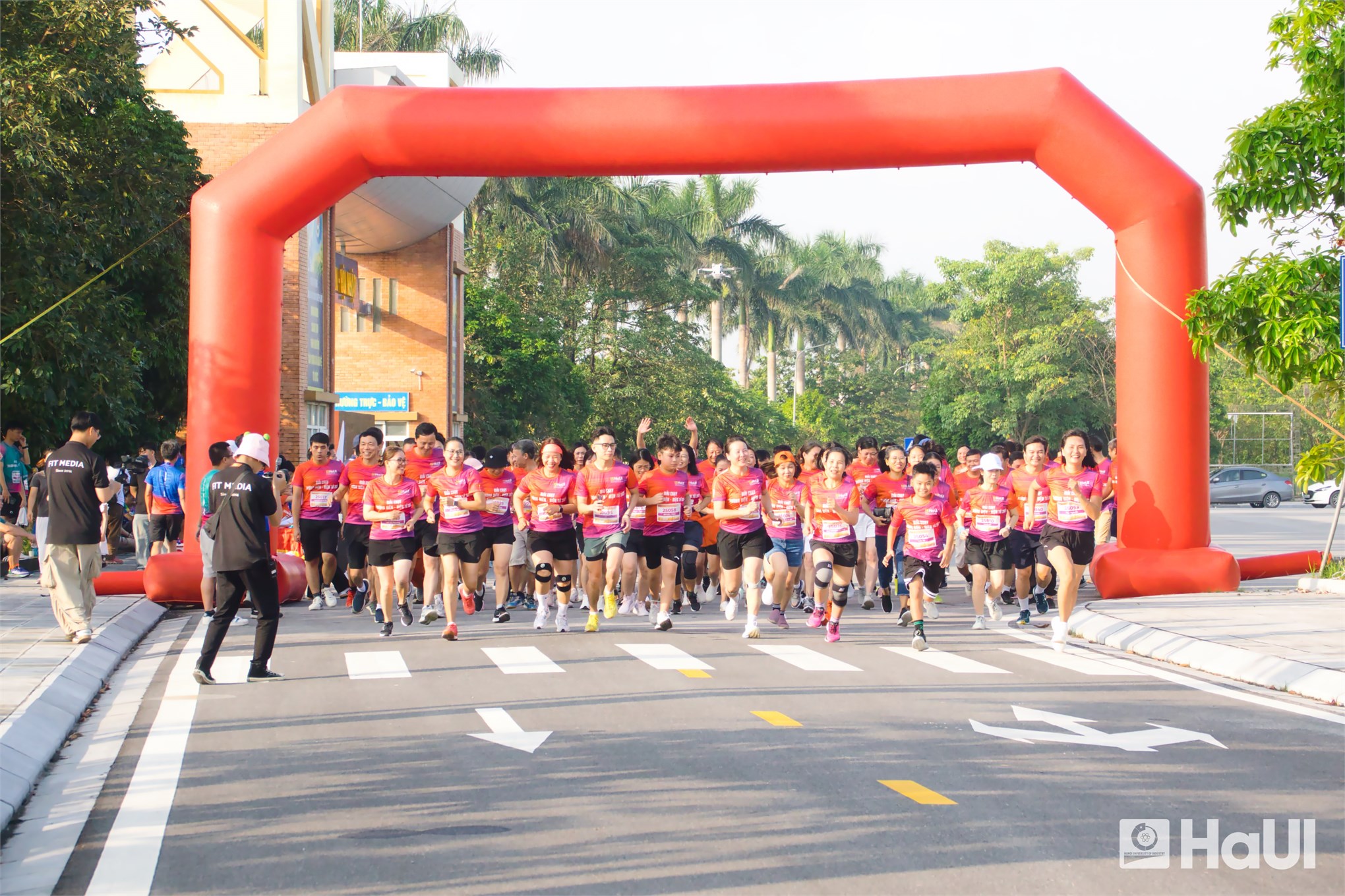 Giải chạy `Hỗ trợ sinh viên có hoàn cảnh khó khăn` năm 2025 ghi dấu ấn nhân văn sâu đậm