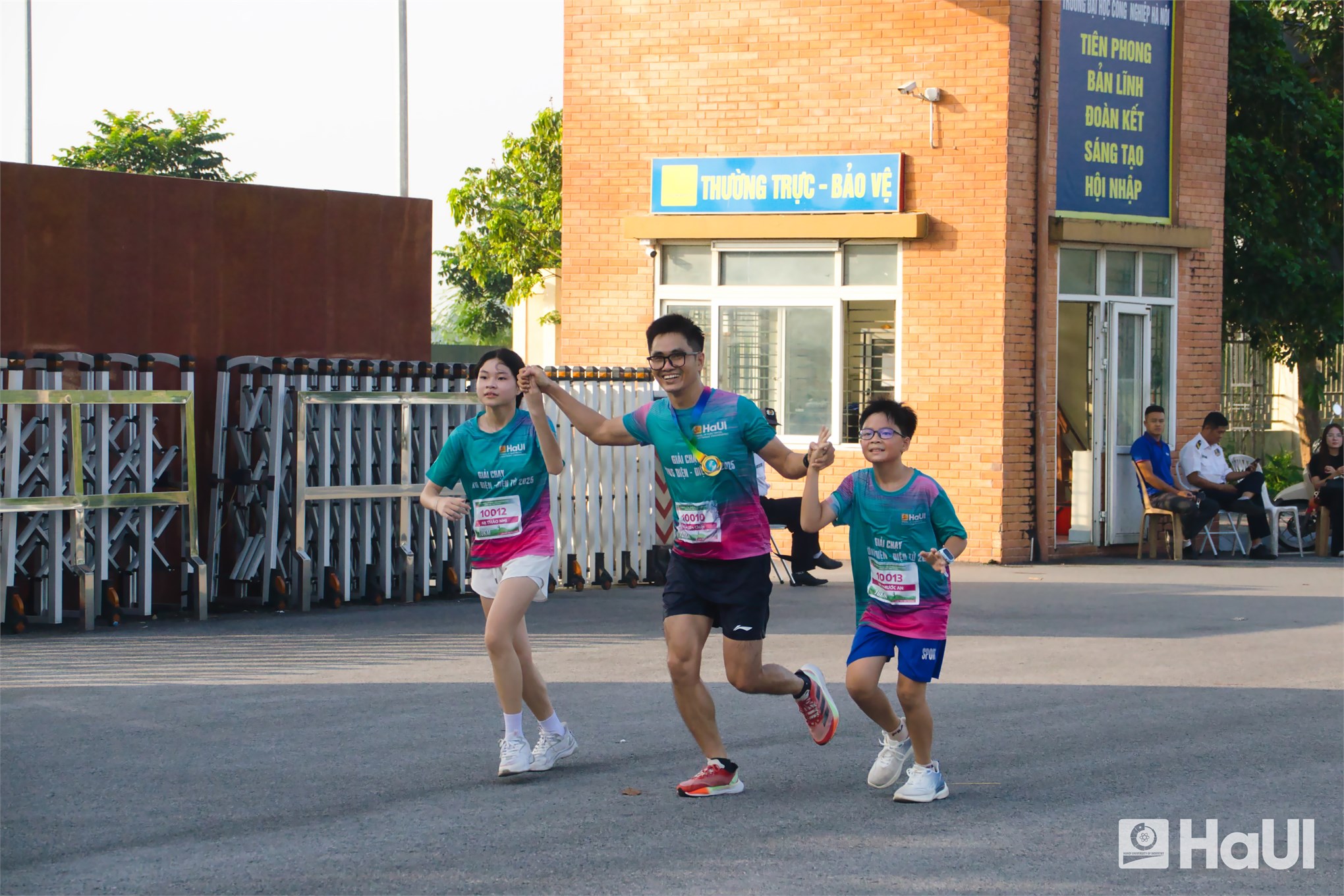 Giải chạy `Hỗ trợ sinh viên có hoàn cảnh khó khăn` năm 2025 ghi dấu ấn nhân văn sâu đậm