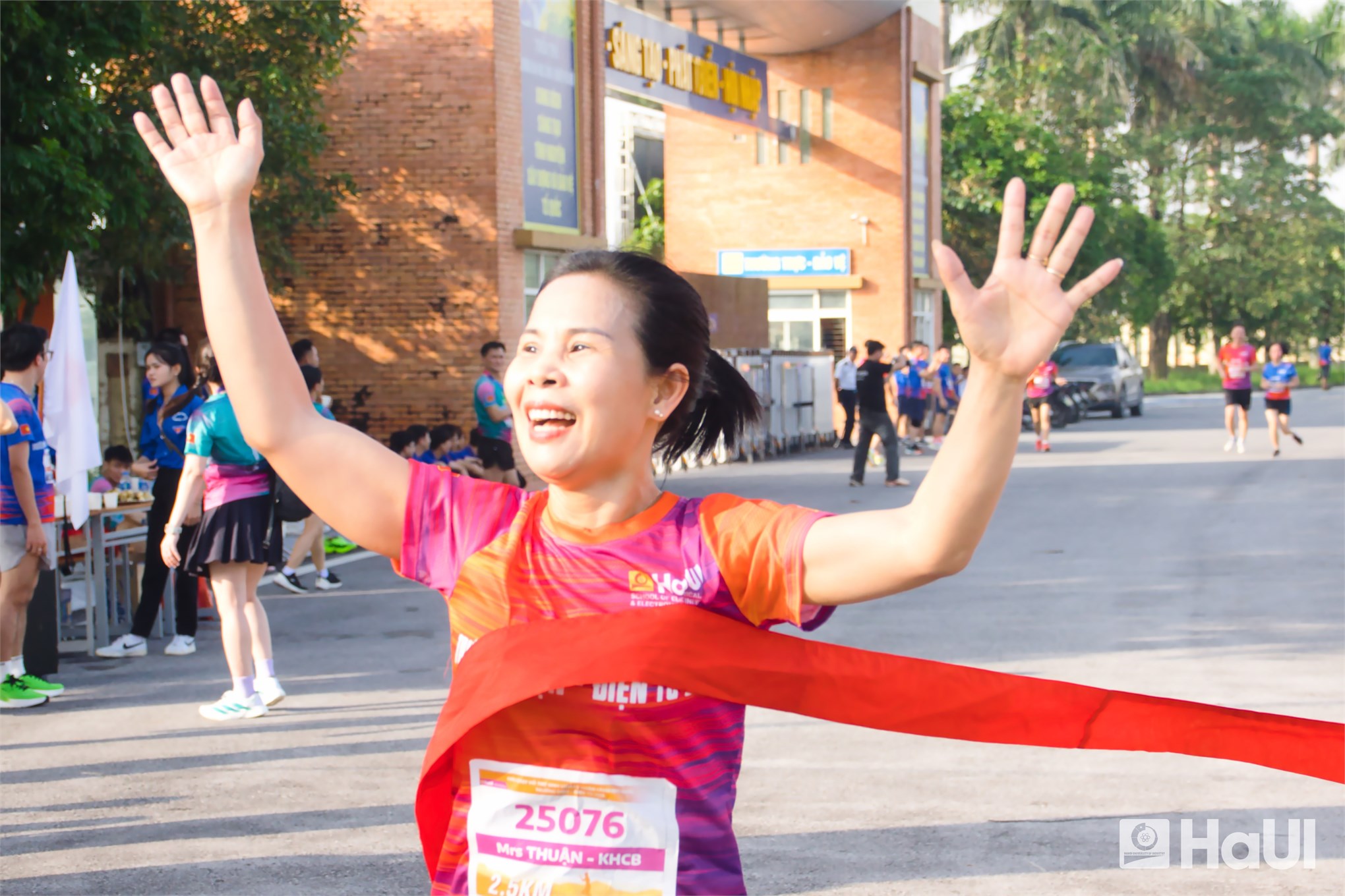 Giải chạy `Hỗ trợ sinh viên có hoàn cảnh khó khăn` năm 2025 ghi dấu ấn nhân văn sâu đậm