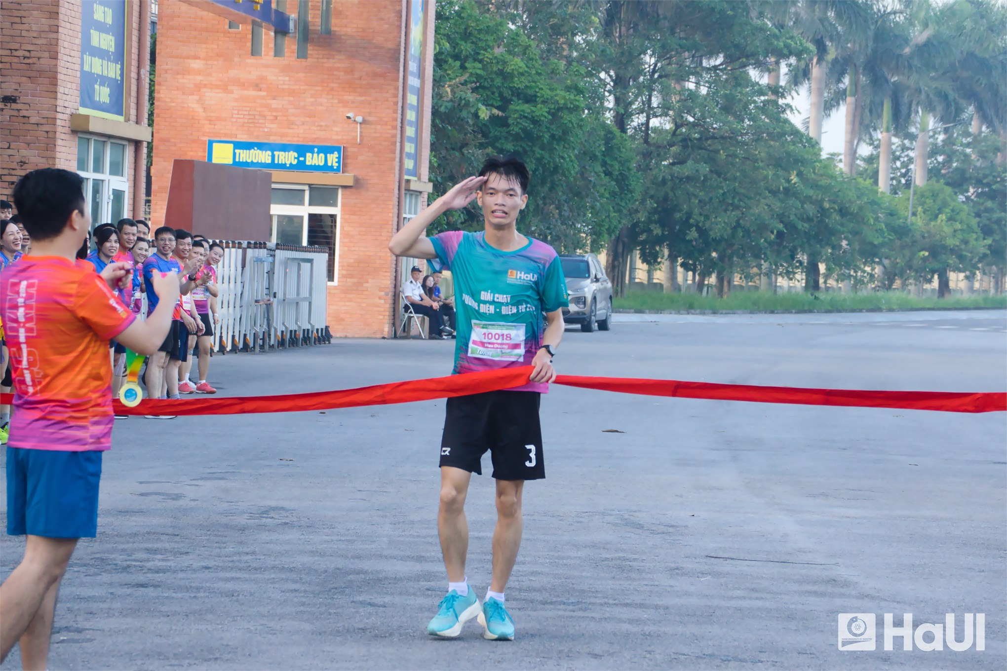 Giải chạy `Hỗ trợ sinh viên có hoàn cảnh khó khăn` năm 2025 ghi dấu ấn nhân văn sâu đậm