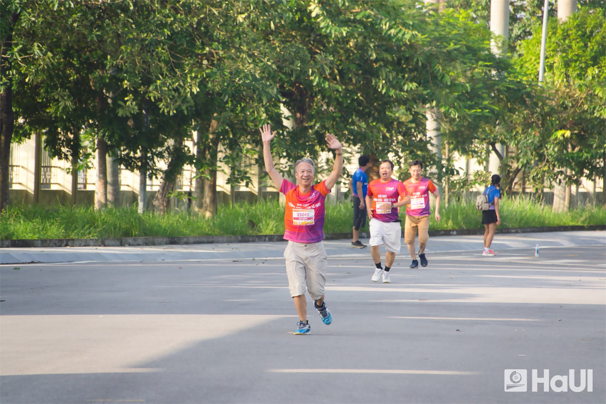 Giải chạy `Hỗ trợ sinh viên có hoàn cảnh khó khăn` năm 2025 ghi dấu ấn nhân văn sâu đậm