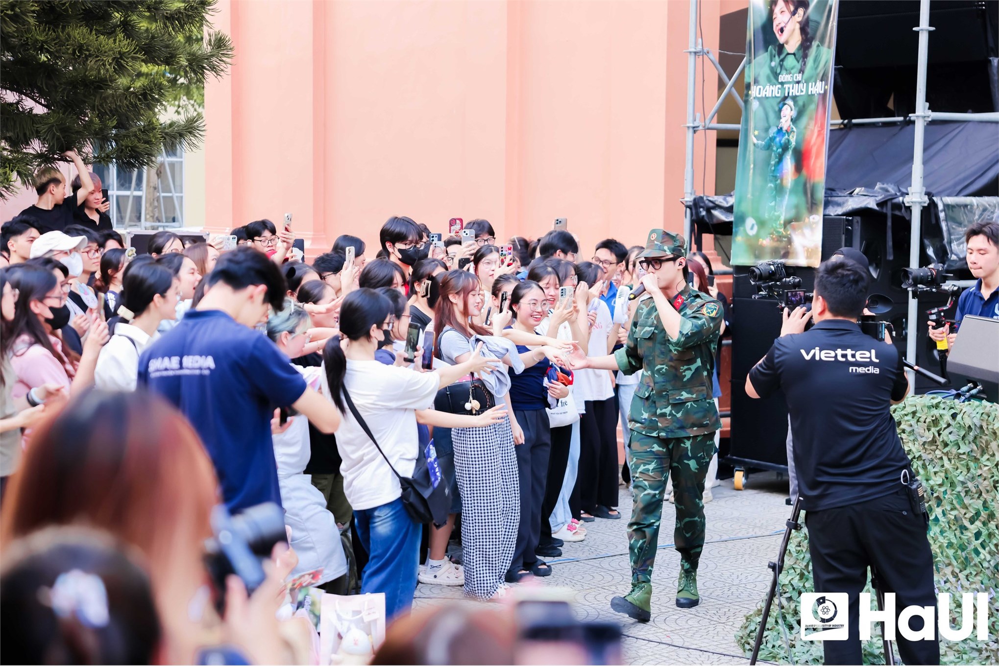 Sinh viên Trường Đại học Công nghiệp Hà Nội hóa thân thành chiến sĩ trong Sao nhập ngũ Unitour