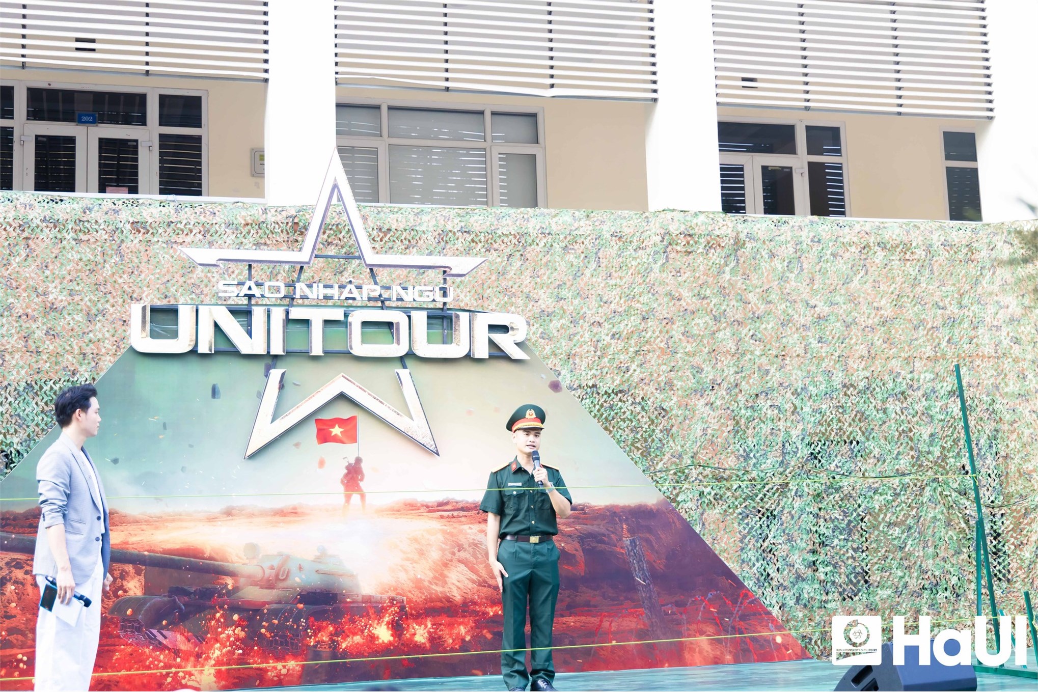 Sinh viên Trường Đại học Công nghiệp Hà Nội hóa thân thành chiến sĩ trong Sao nhập ngũ Unitour