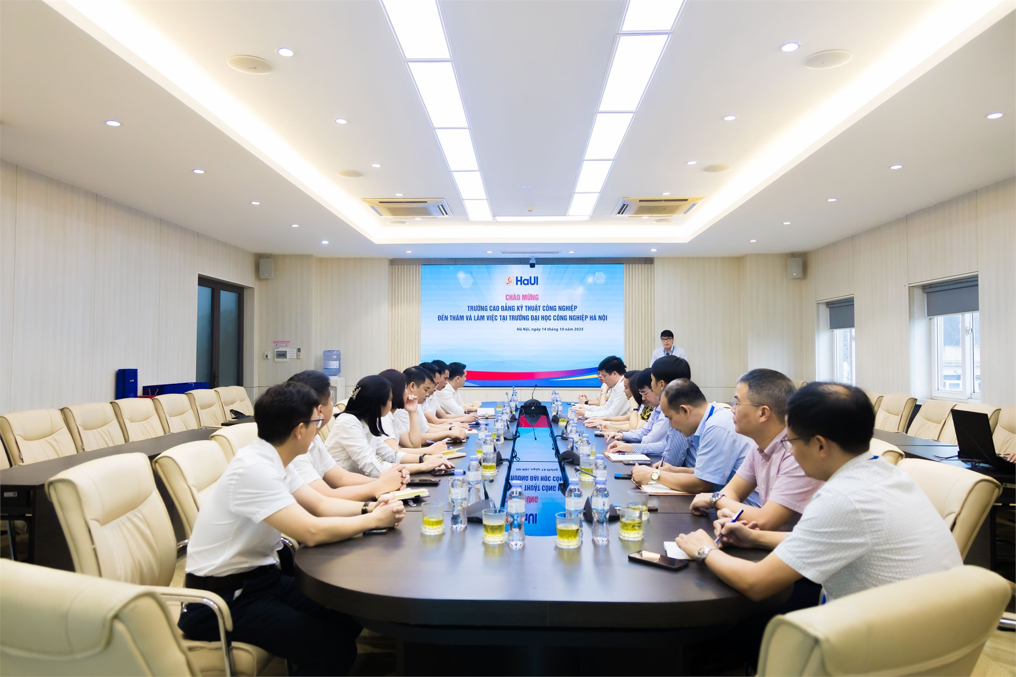 Trường Cao đẳng Kỹ thuật Công nghiệp thăm và làm việc với Trường Đại học Công nghiệp Hà Nội.