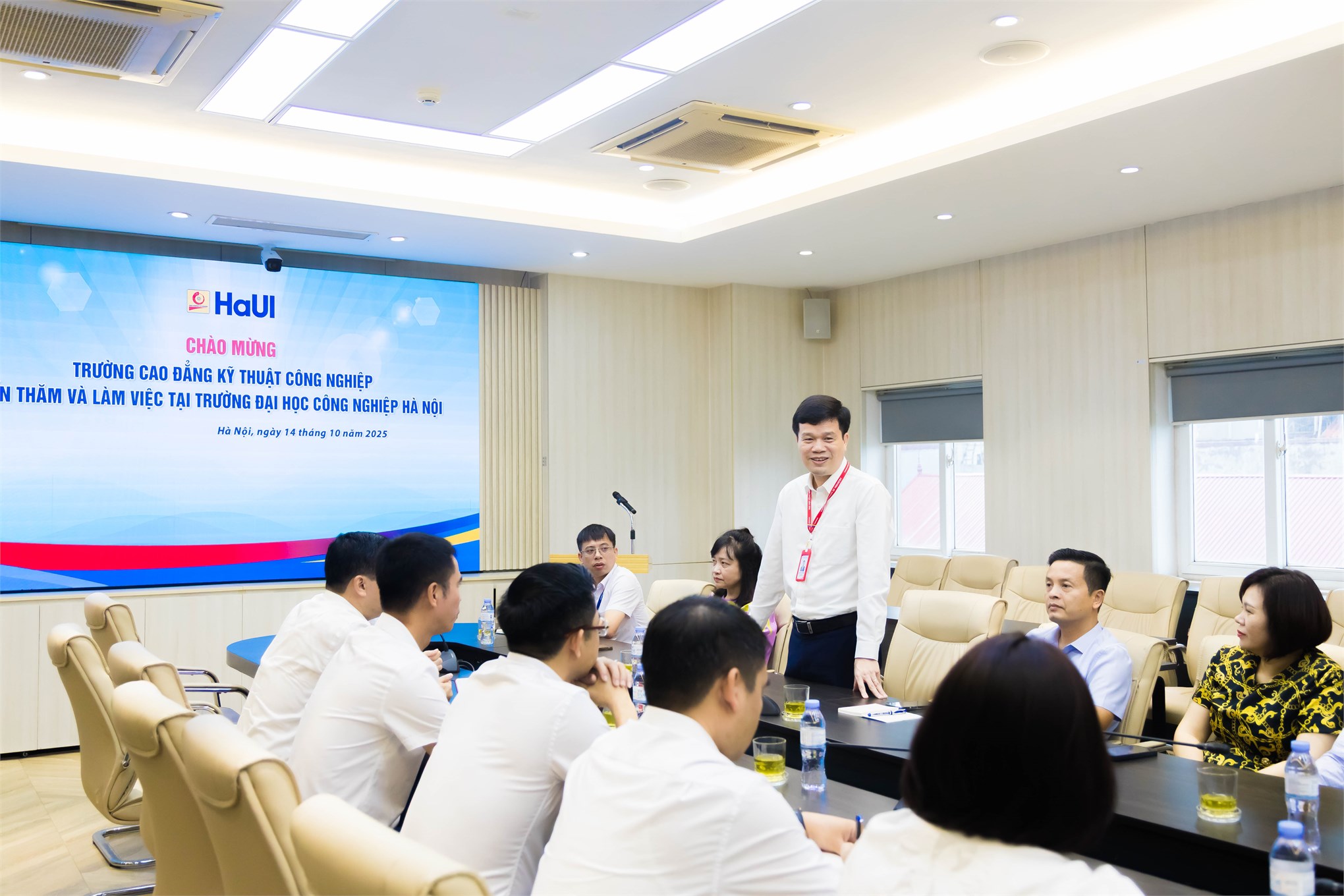 Trường Cao đẳng Kỹ thuật Công nghiệp thăm và làm việc với Trường Đại học Công nghiệp Hà Nội.