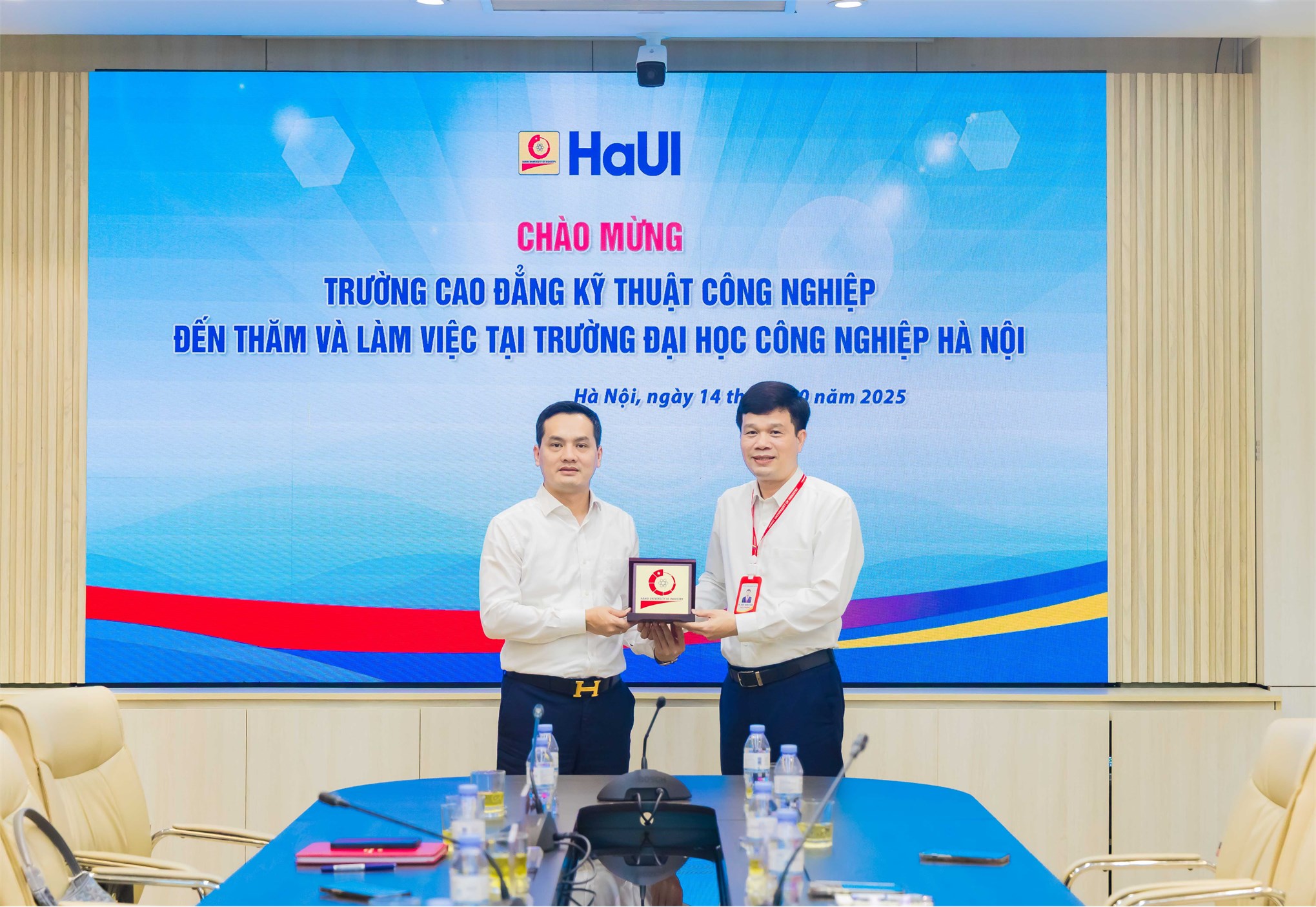 Trường Cao đẳng Kỹ thuật Công nghiệp thăm và làm việc với Trường Đại học Công nghiệp Hà Nội.