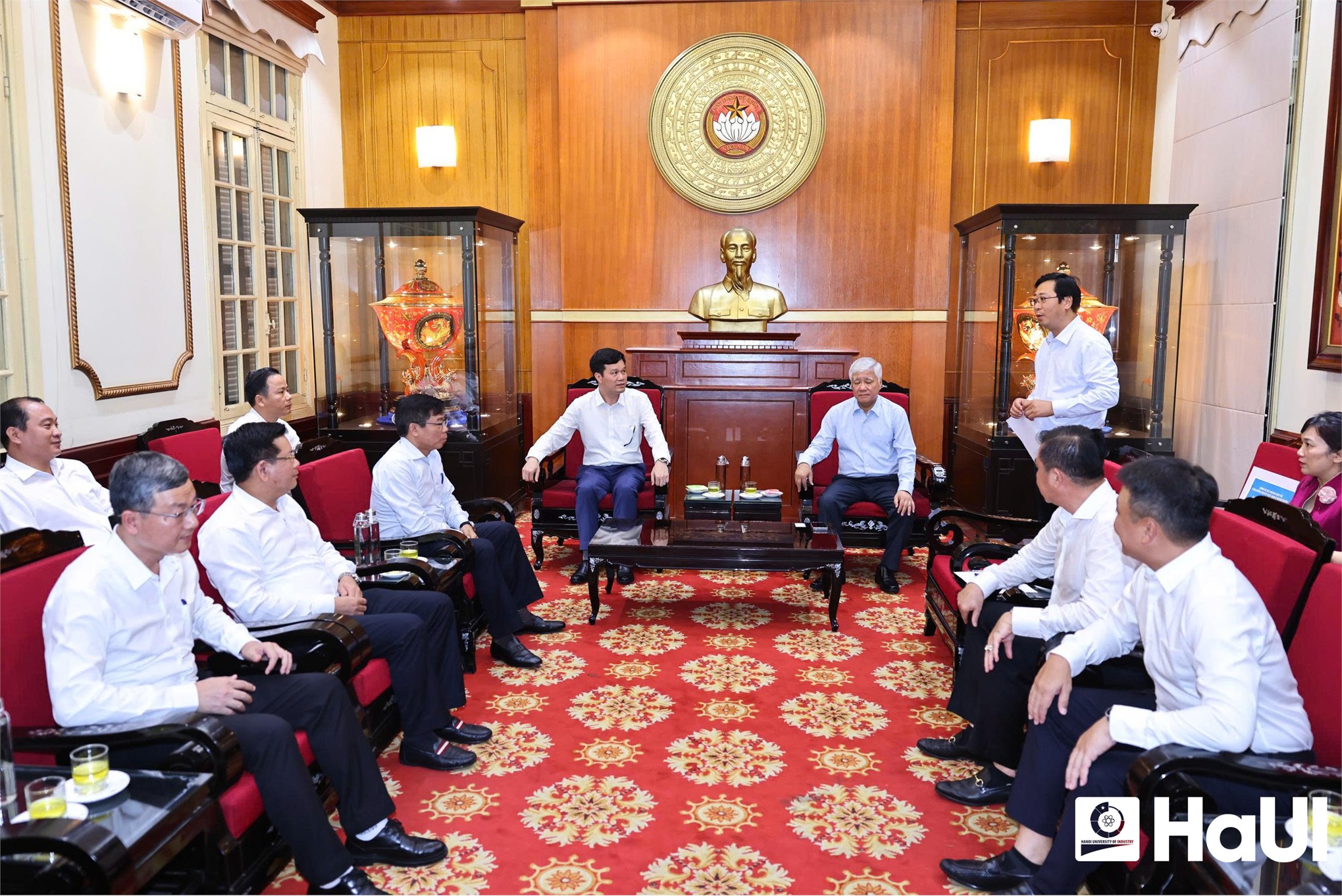 Trường Đại học Công nghiệp Hà Nội cùng 4 trường đại học trực thuộc Bộ Công Thương ủng hộ 2 tỷ đồng hỗ trợ đồng bào vùng lũ