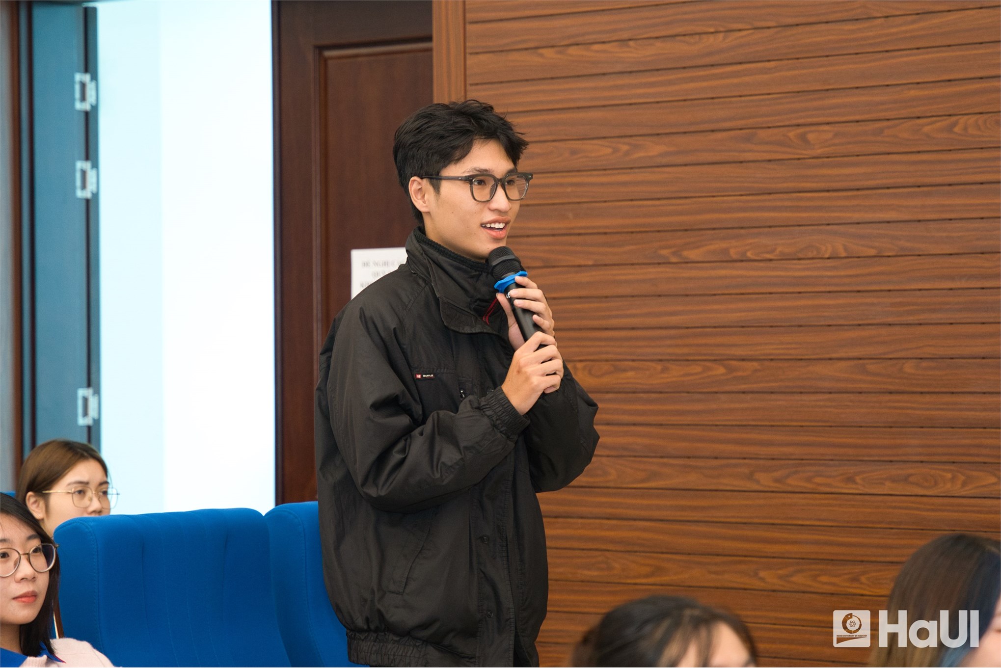 Sinh viên Khoa Công nghệ May và Thiết kế thời trang HaUI vững bước nghề nghiệp tương lai