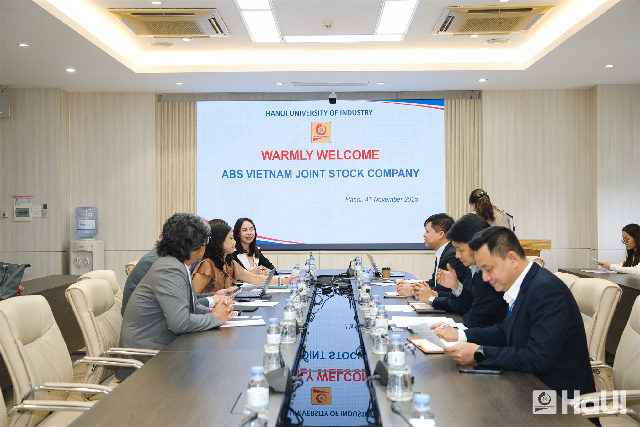 Doanh nghiệp Nhật Bản tìm kiếm nhân sự ngành cơ khí, ô tô và điện - điện tử tại HaUI