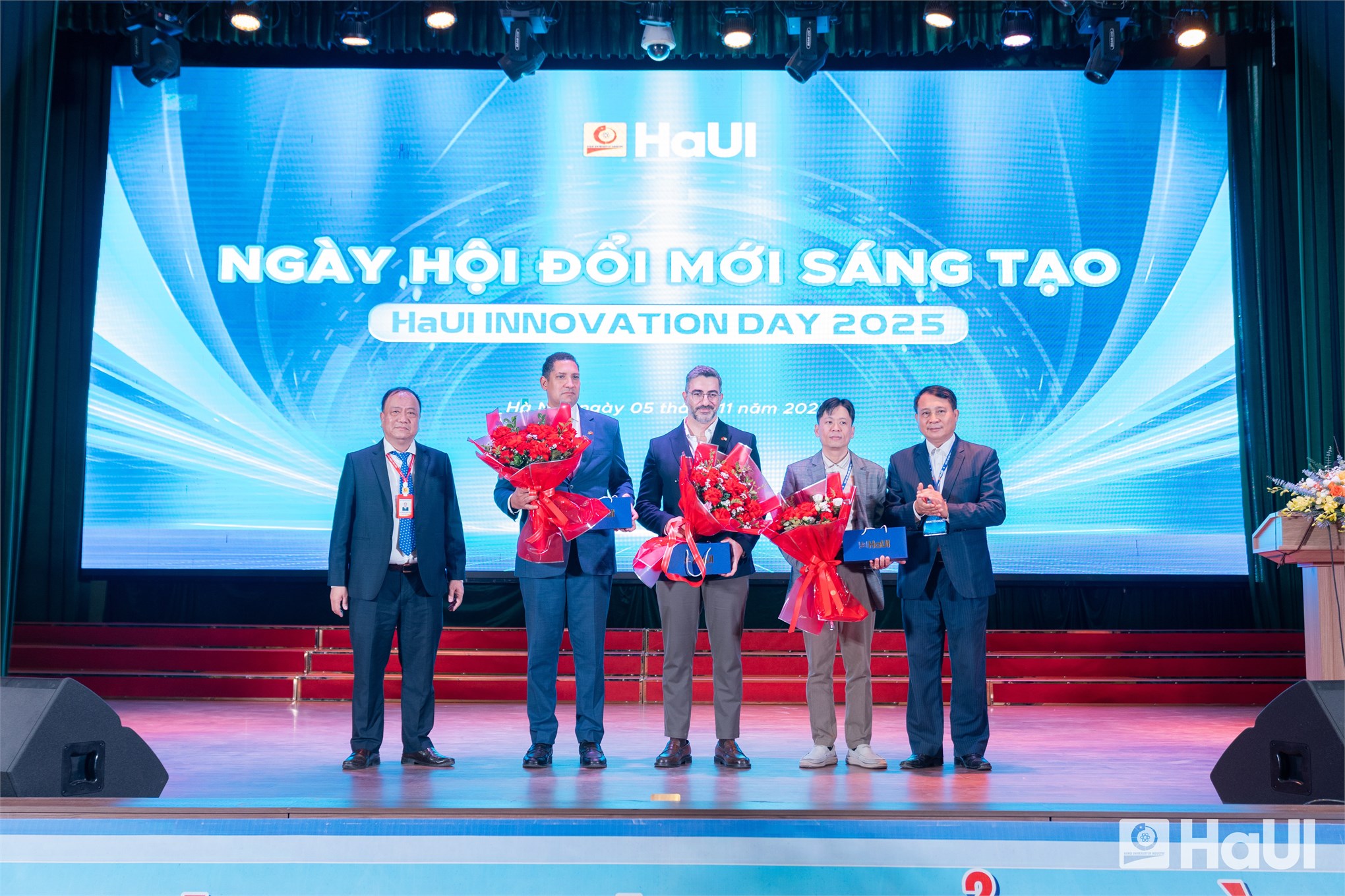 Khởi nghiệp từ tri thức tại Ngày hội Đổi mới Sáng tạo - HaUI Innovation Day 2025