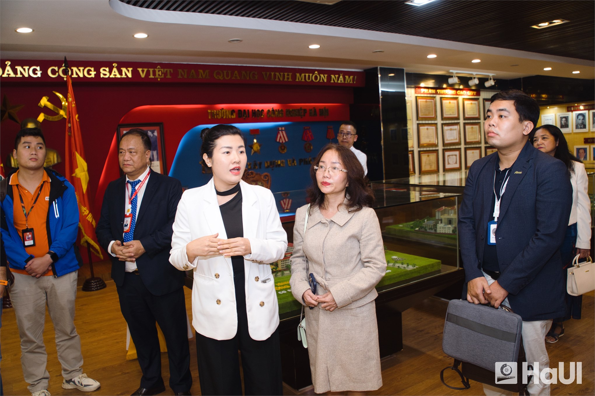 HaUI thành lập Trung tâm Nghiên cứu và Ứng dụng Trí tuệ nhân tạo (AI)