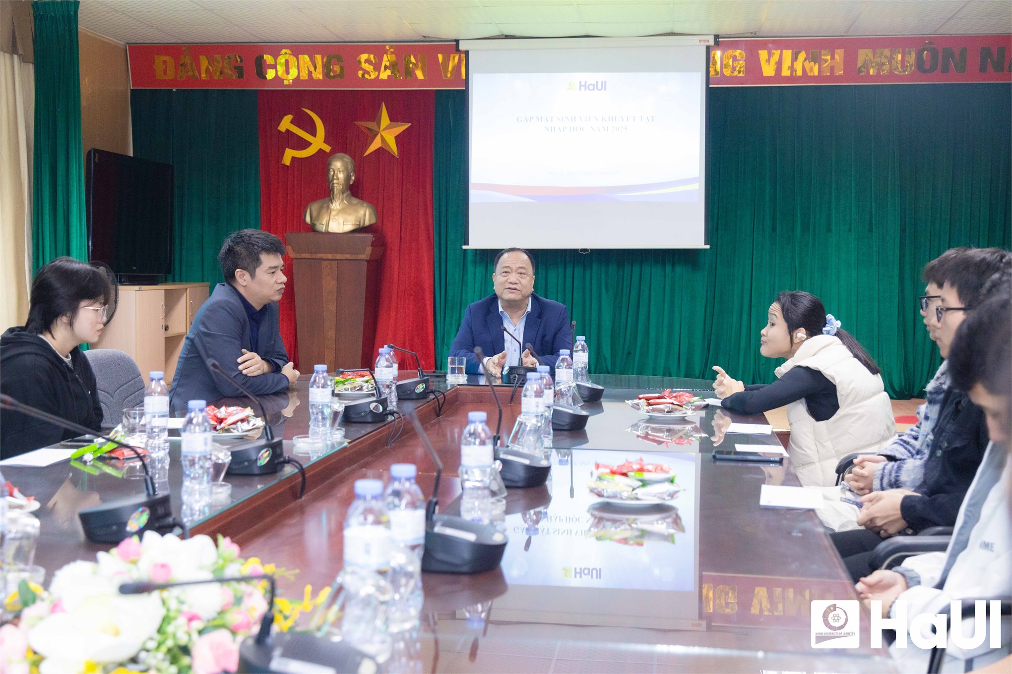 HaUI đồng hành, trao niềm tin và động lực để sinh viên khuyết tật sớm hoà nhập cuộc sống