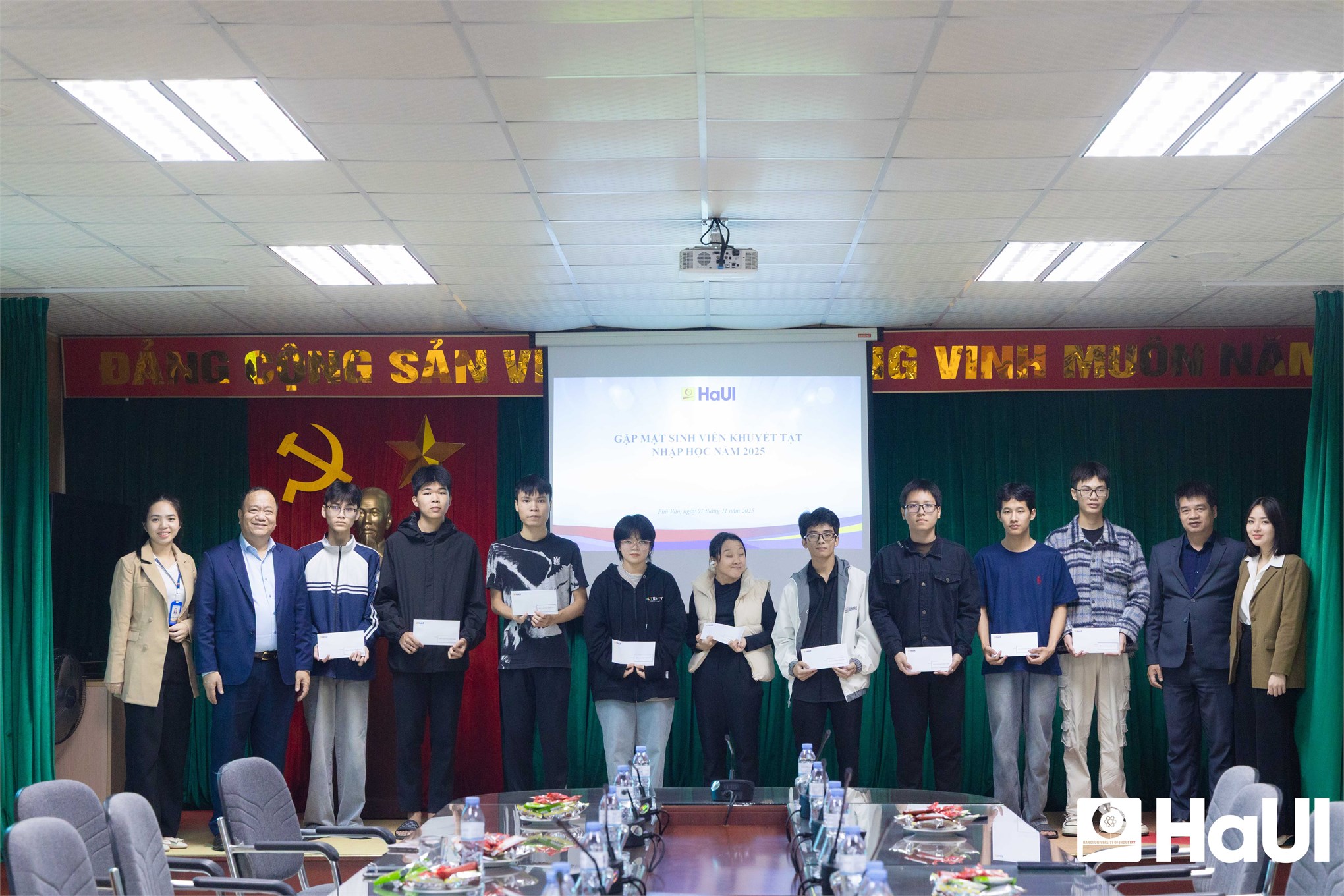 HaUI đồng hành, trao niềm tin và động lực để sinh viên khuyết tật sớm hoà nhập cuộc sống