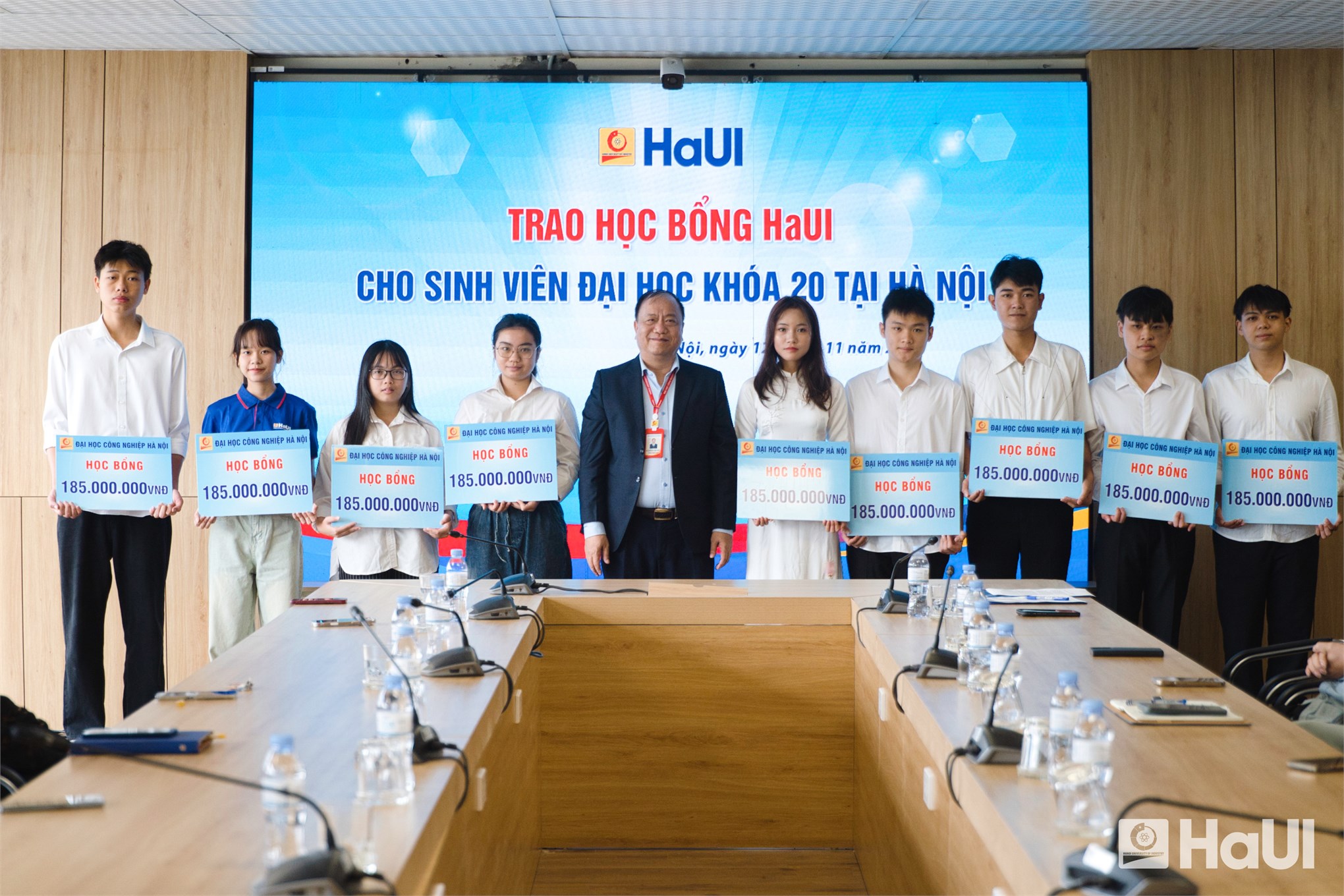 Học bổng HaUI 2025: Gần 9,5 tỷ đồng chắp cánh ước mơ cho sinh viên xuất sắc K20