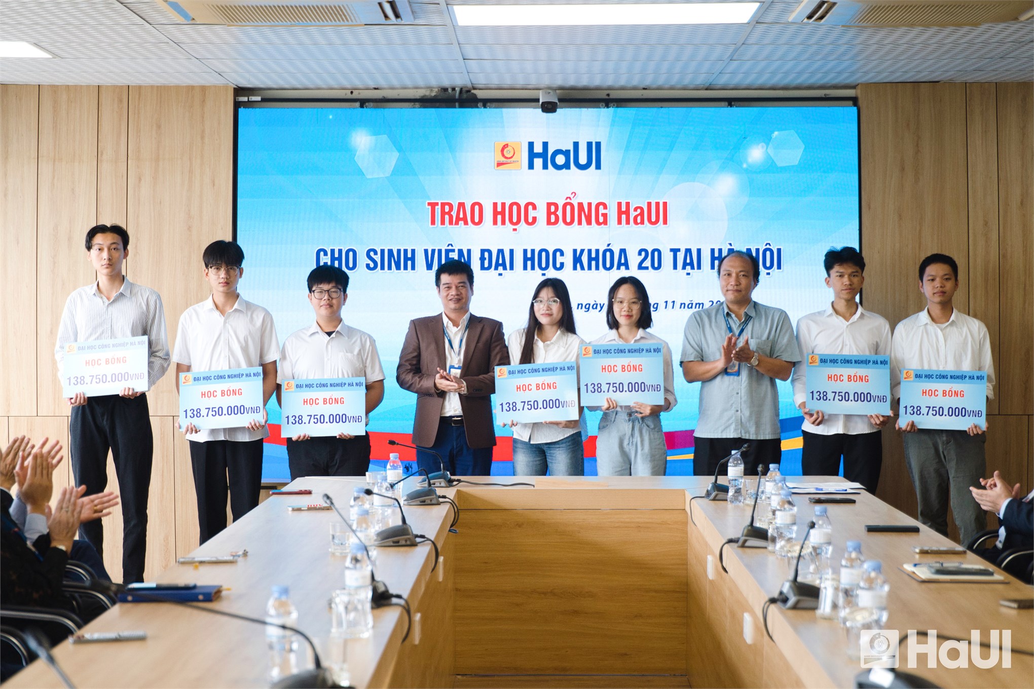 Học bổng HaUI 2025: Gần 9,5 tỷ đồng chắp cánh ước mơ cho sinh viên xuất sắc K20