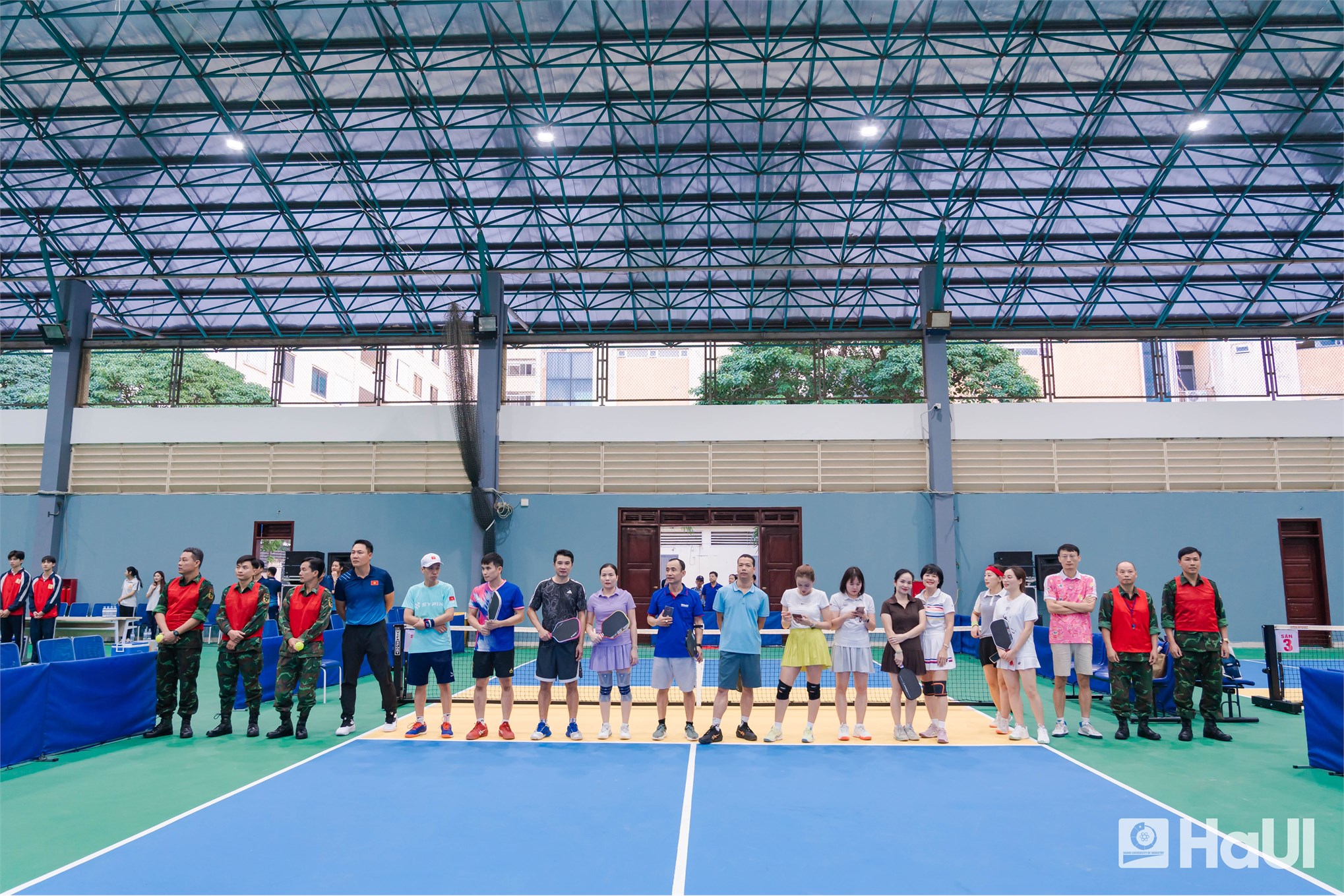 Phó Chủ tịch thường trực Quốc hội Đỗ Văn Chiến dự Ngày hội Đại đoàn kết toàn dân tộc và Kỷ niệm Ngày Nhà giáo Việt Nam tại Trường Đại học Công nghiệp Hà Nội