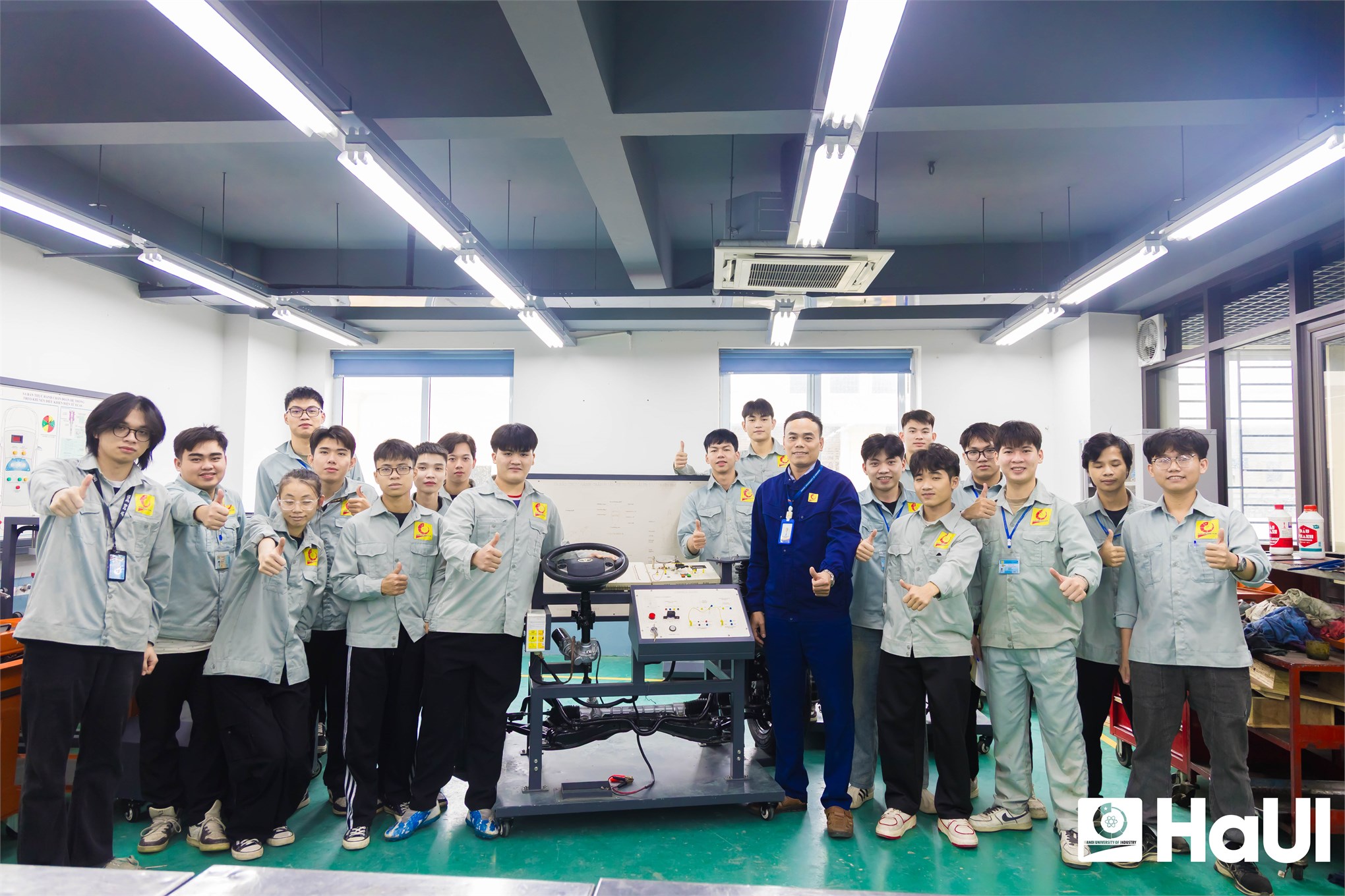 Người thầy thầm lặng phía sau những thành công của đội thi Lái xe tiết kiệm nhiên liệu