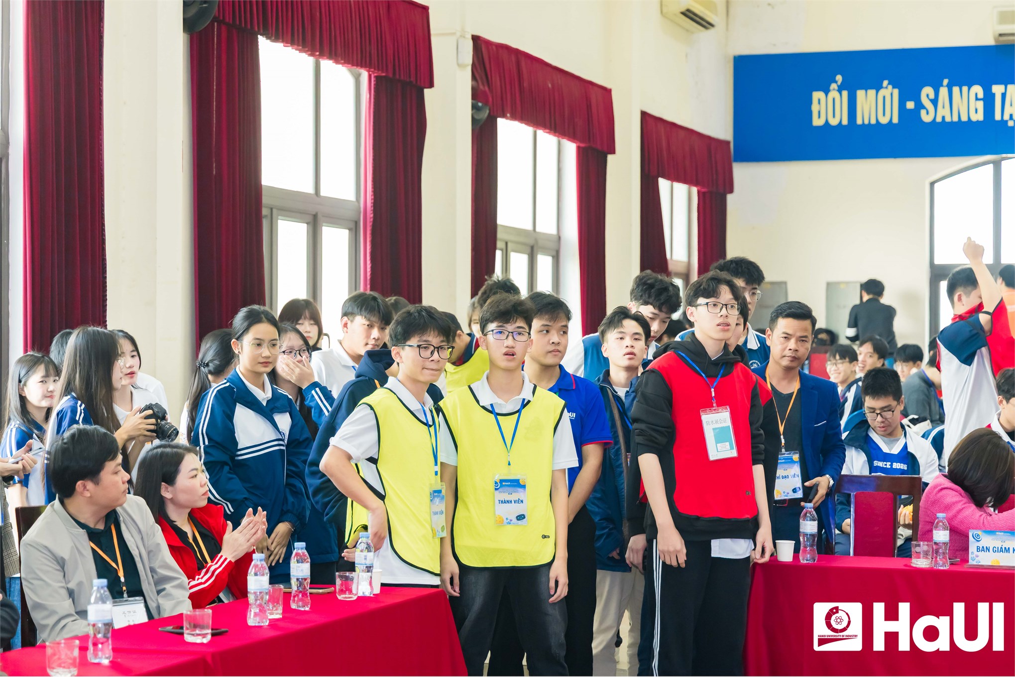 Tham quan, trải nghiệm và thi đấu Robot mini: Mô hình truyền cảm hứng chọn ngành tại Trường Điện - Điện tử, thuộc HaUI