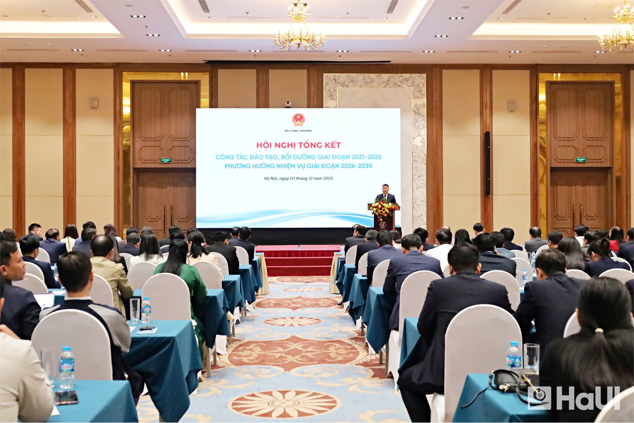 Hội nghị Tổng kết công tác đào tạo, bồi dưỡng của Bộ Công Thương: Dấu ấn HaUI giai đoạn 2021–2025 và vinh danh 12 Nhà giáo được công nhận đạt chuẩn chức danh Phó Giáo sư năm 2025