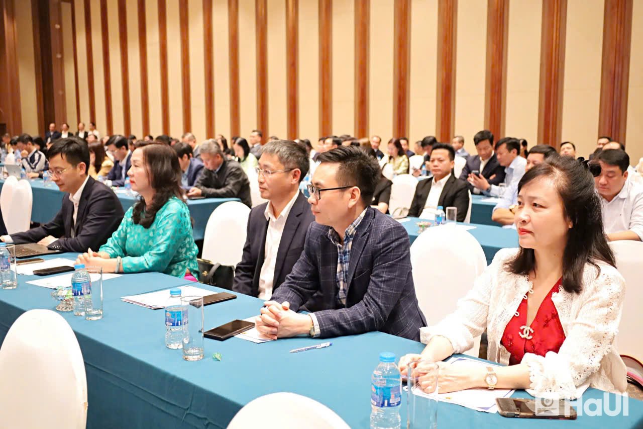 Hội nghị Tổng kết công tác đào tạo, bồi dưỡng của Bộ Công Thương: Dấu ấn HaUI giai đoạn 2021–2025 và vinh danh 12 Nhà giáo được công nhận đạt chuẩn chức danh Phó Giáo sư năm 2025