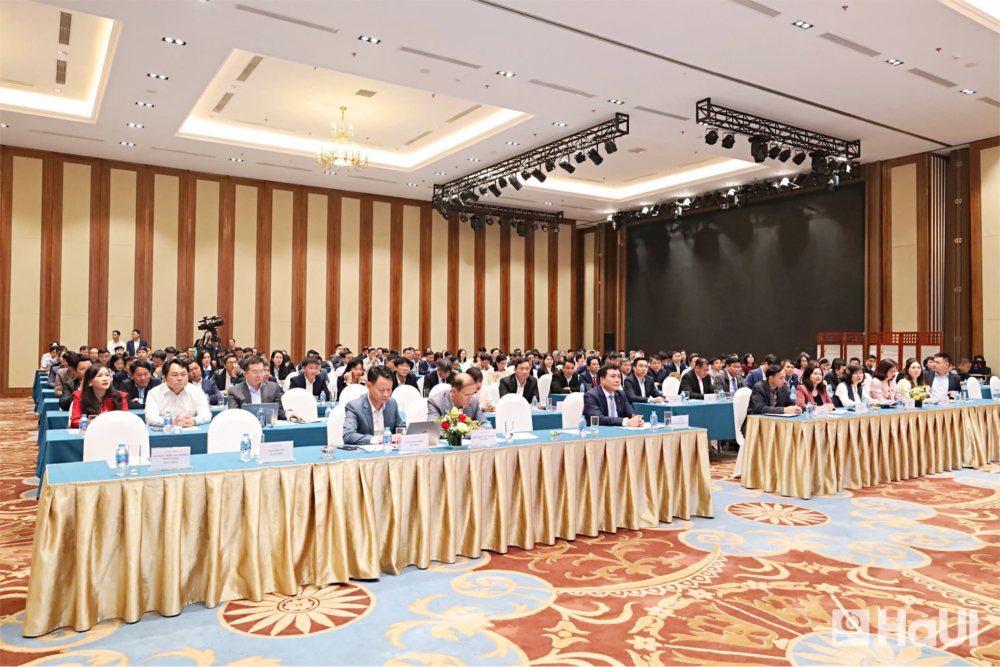 Hội nghị Tổng kết công tác đào tạo, bồi dưỡng của Bộ Công Thương: Dấu ấn HaUI giai đoạn 2021–2025 và vinh danh 12 Nhà giáo được công nhận đạt chuẩn chức danh Phó Giáo sư năm 2025