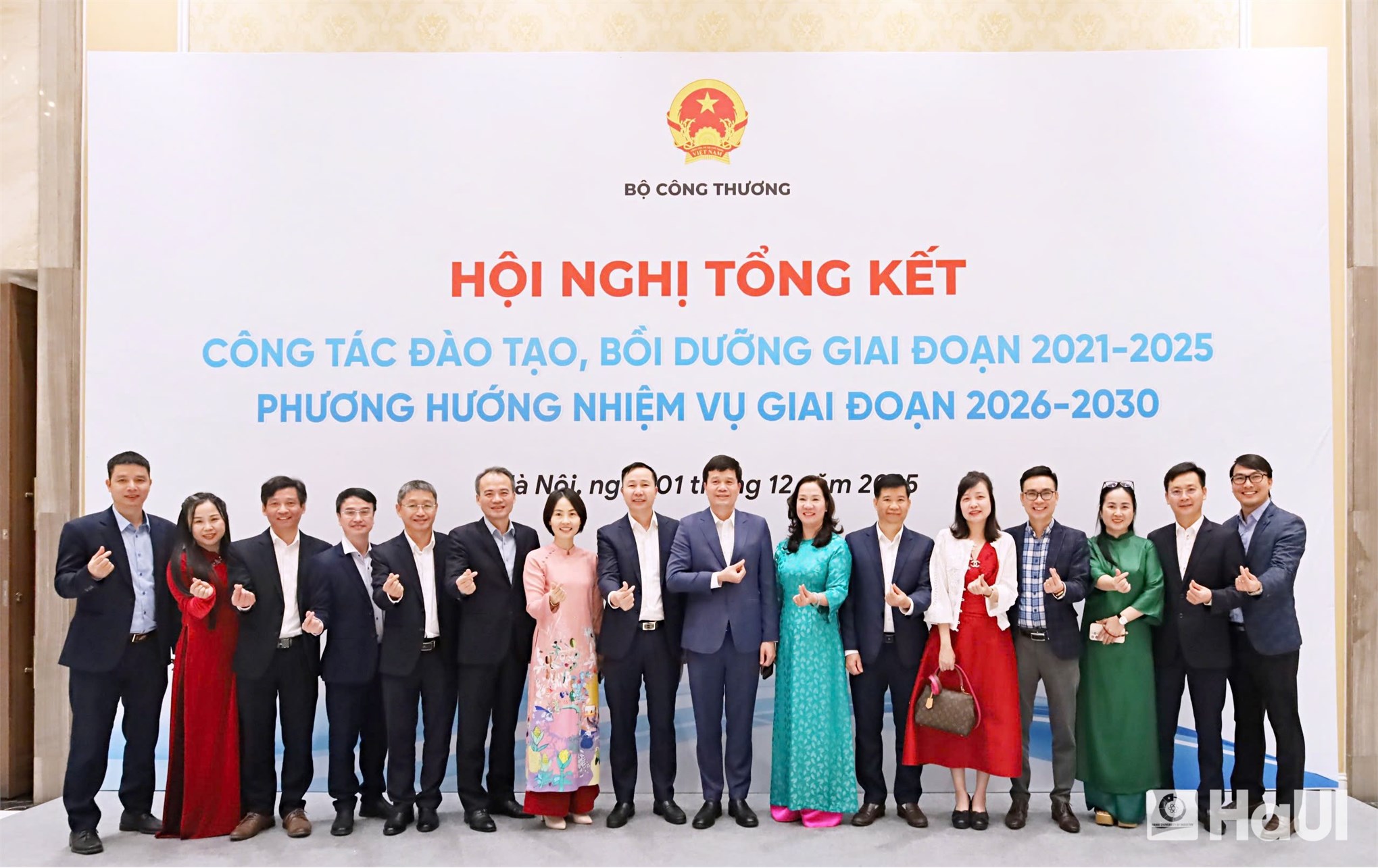 Hội nghị Tổng kết công tác đào tạo, bồi dưỡng của Bộ Công Thương: Dấu ấn HaUI giai đoạn 2021–2025 và vinh danh 12 Nhà giáo được công nhận đạt chuẩn chức danh Phó Giáo sư năm 2025