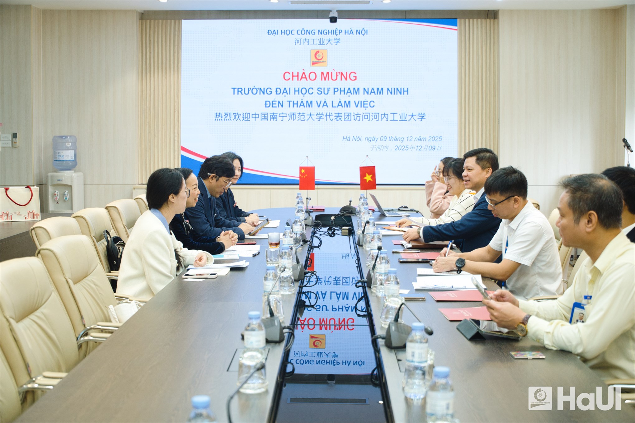 Phát triển nhân lực chất lượng cao ngành công nghệ mũi nhọn - Hướng đi mới trong hợp tác giữa Đại học Công nghiệp Hà Nội, Việt Nam và Trường Đại học Sư phạm Nam Ninh, Trung Quốc