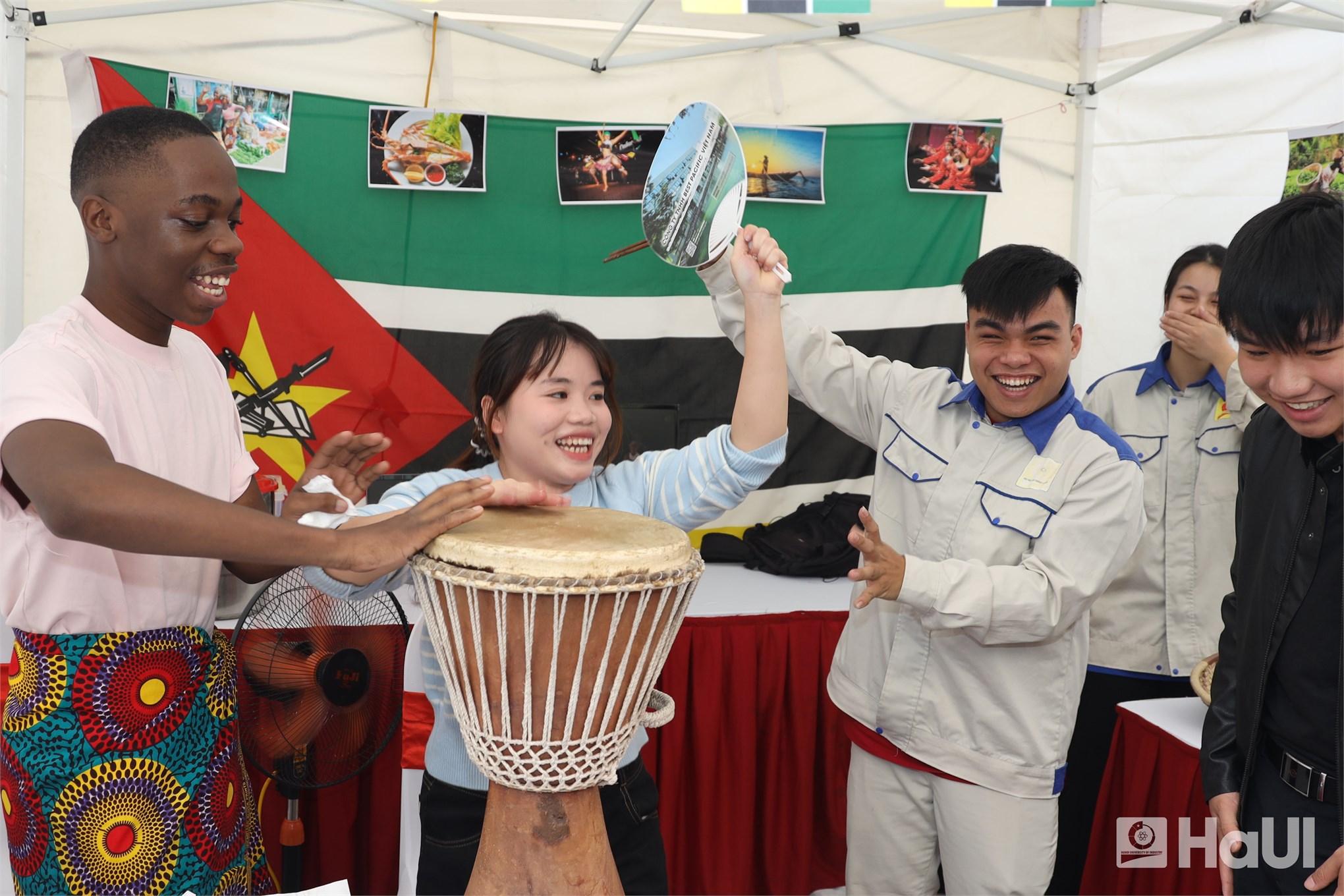 Ngày hội giao lưu văn hóa sinh viên quốc tế đặc sắc tại Đại học Công nghiệp Hà Nội