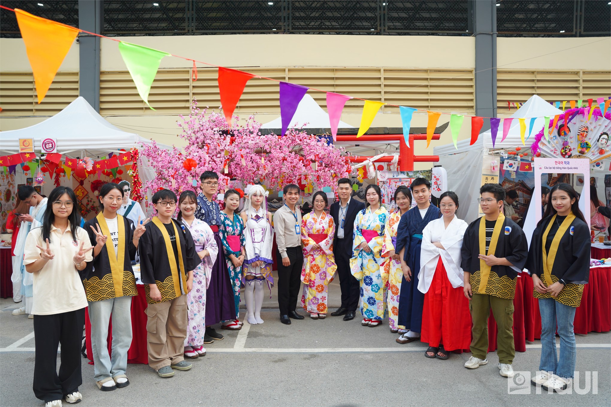 Ngày hội giao lưu văn hóa sinh viên quốc tế đặc sắc tại Đại học Công nghiệp Hà Nội