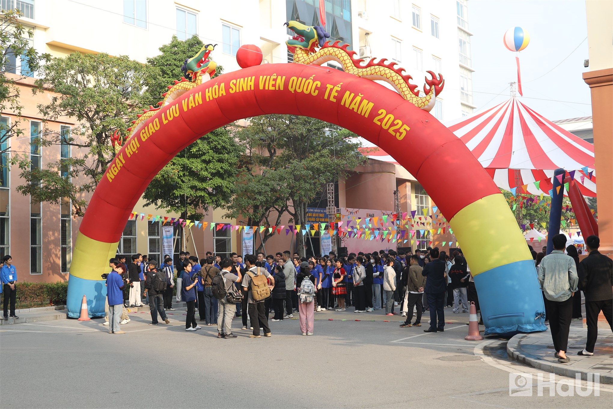 Ngày hội giao lưu văn hóa sinh viên quốc tế đặc sắc tại Đại học Công nghiệp Hà Nội